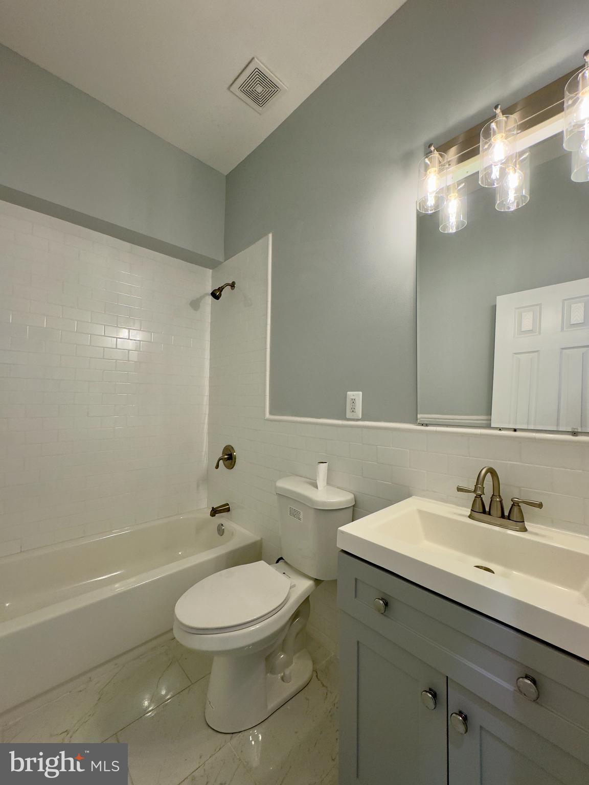 DOWNTOWN - Residential Lease