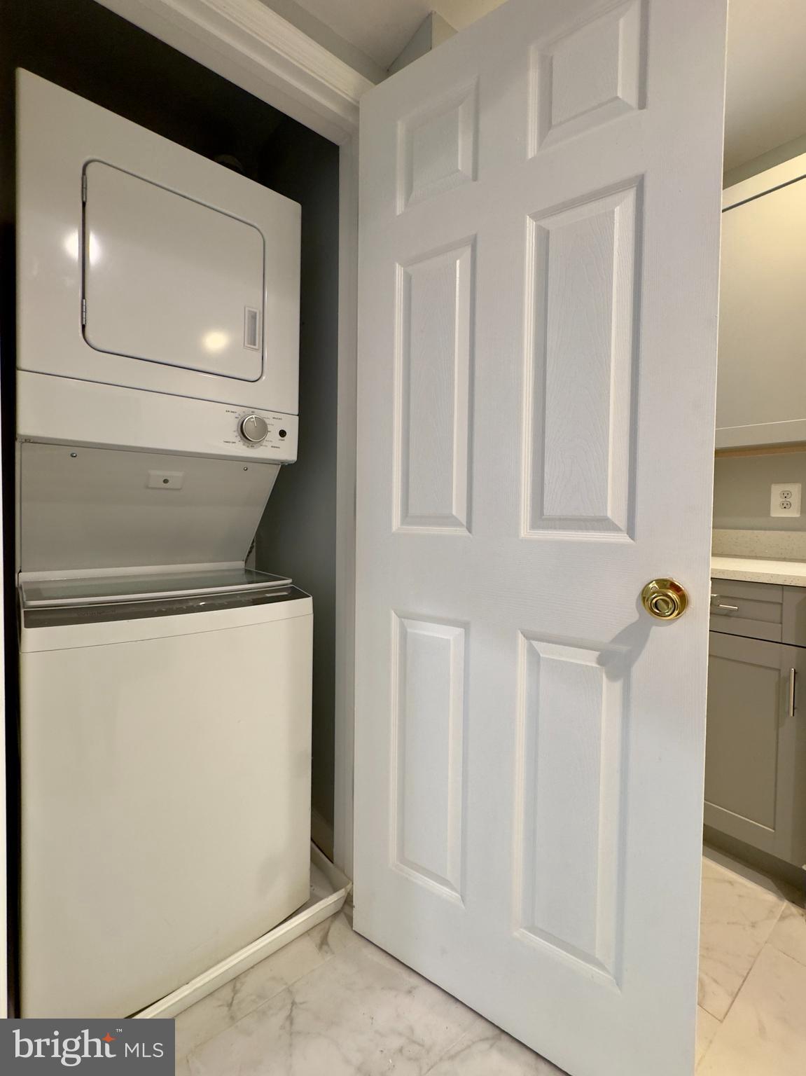 DOWNTOWN - Residential Lease