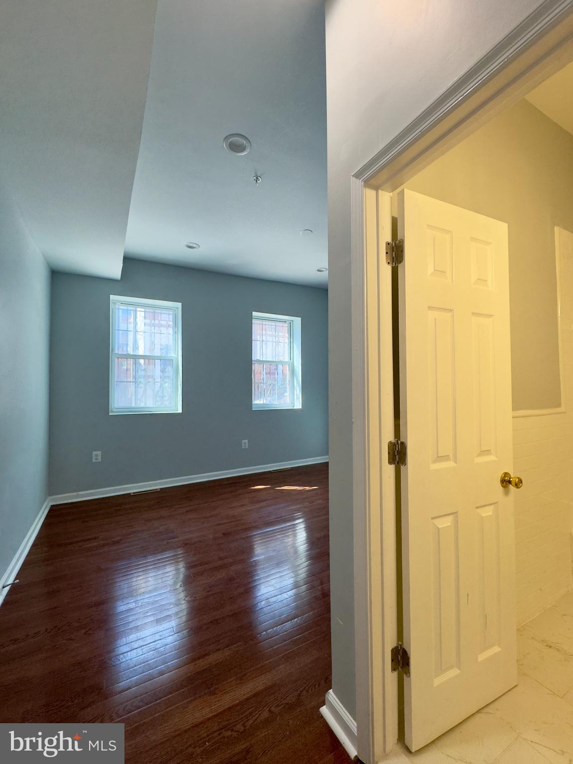DOWNTOWN - Residential Lease