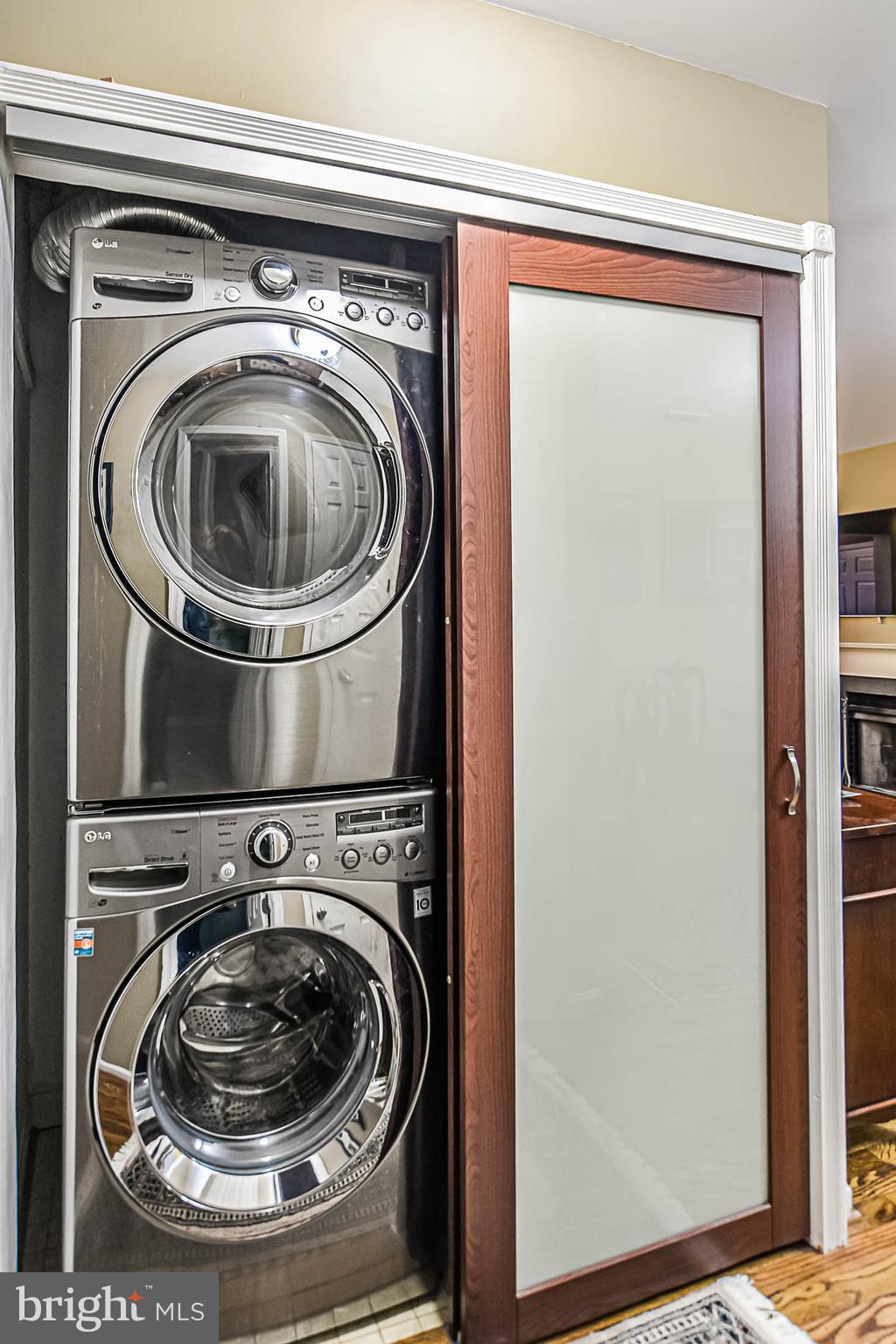 LEE OAKS - Residential Lease