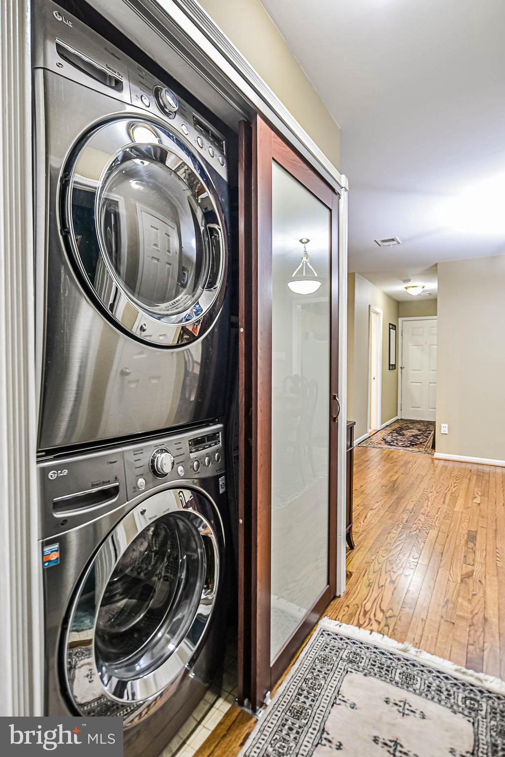 LEE OAKS - Residential Lease