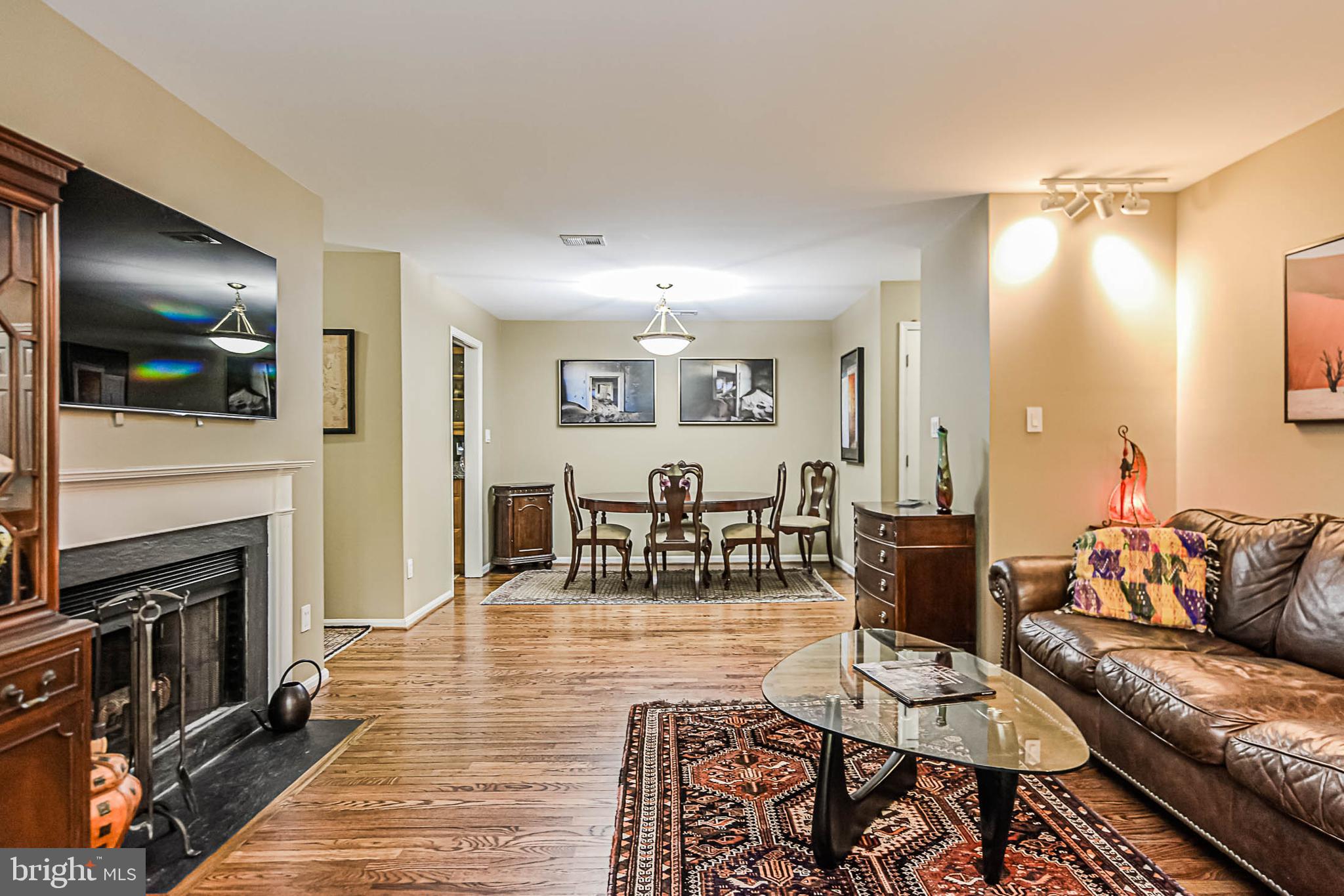 LEE OAKS - Residential Lease