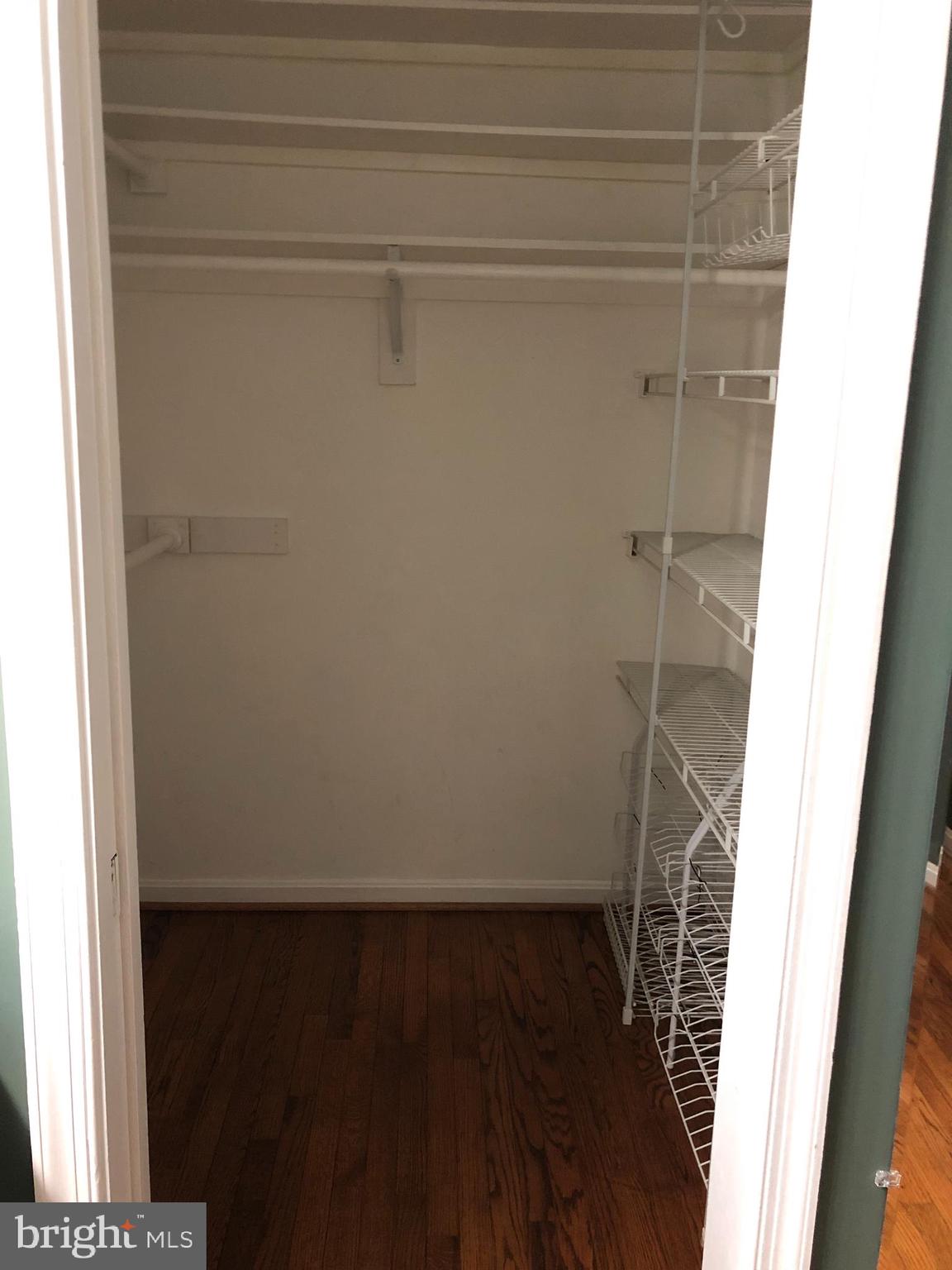 LEE OAKS - Residential Lease