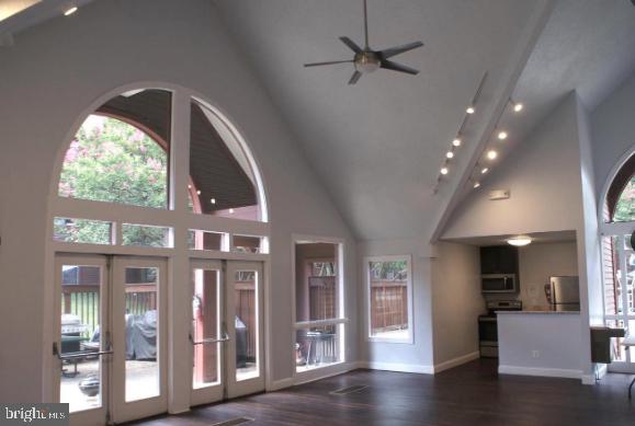 LEE OAKS - Residential Lease