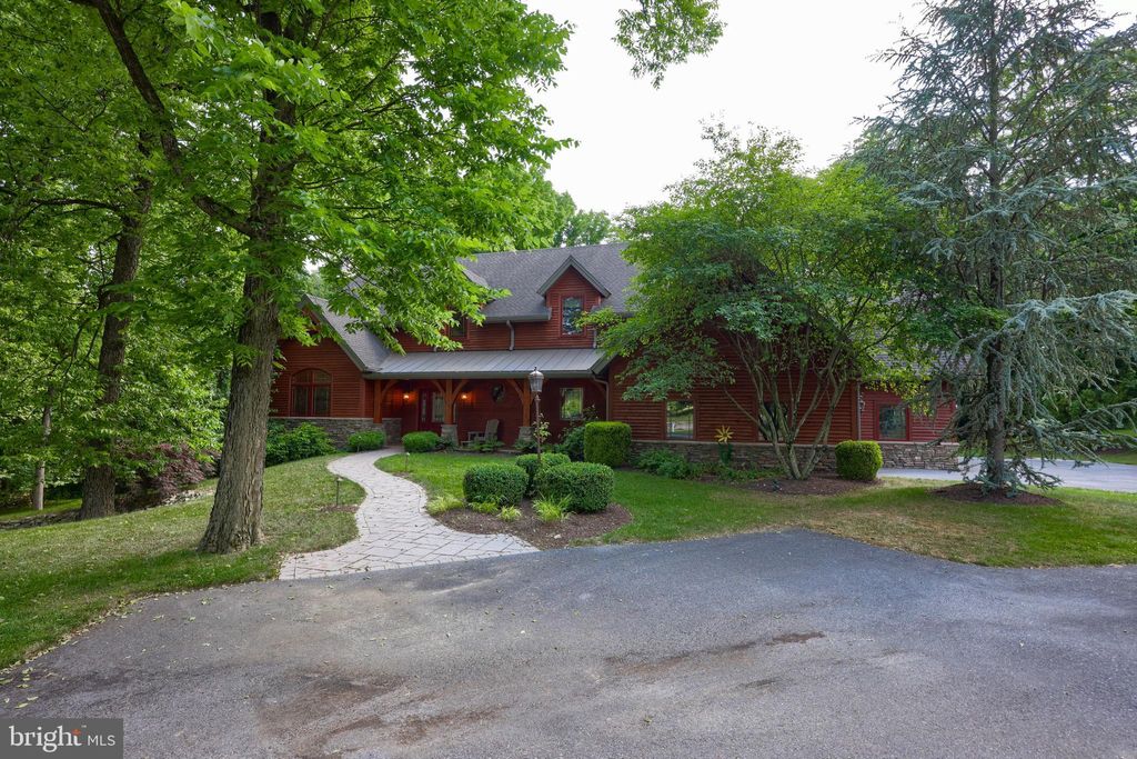 Photo of 20 Glenwood Drive, Strasburg, PA 17579 (MLS # PALA2051890)
