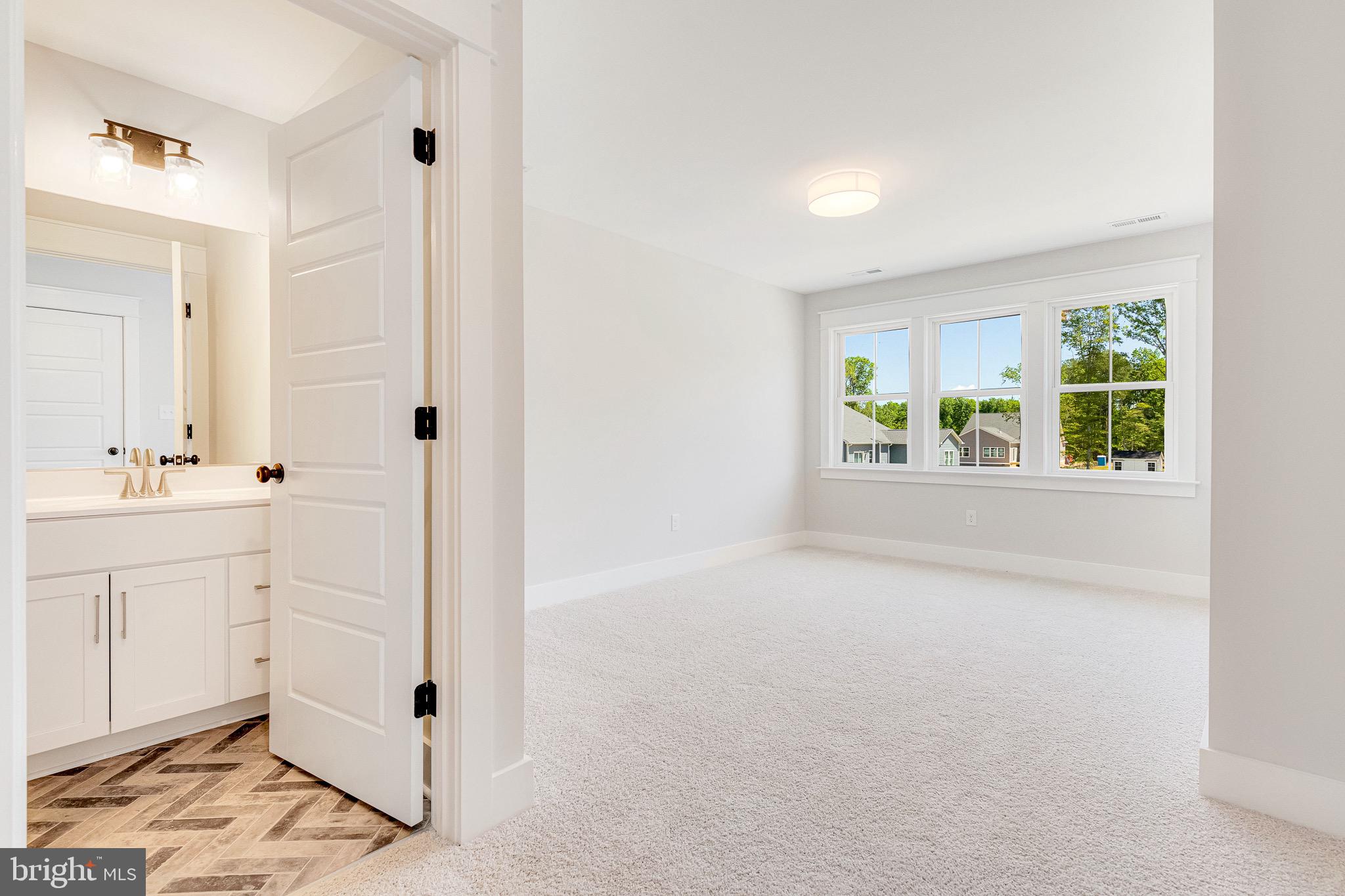 HOBBS HOLE GOLF COURSE - Residential