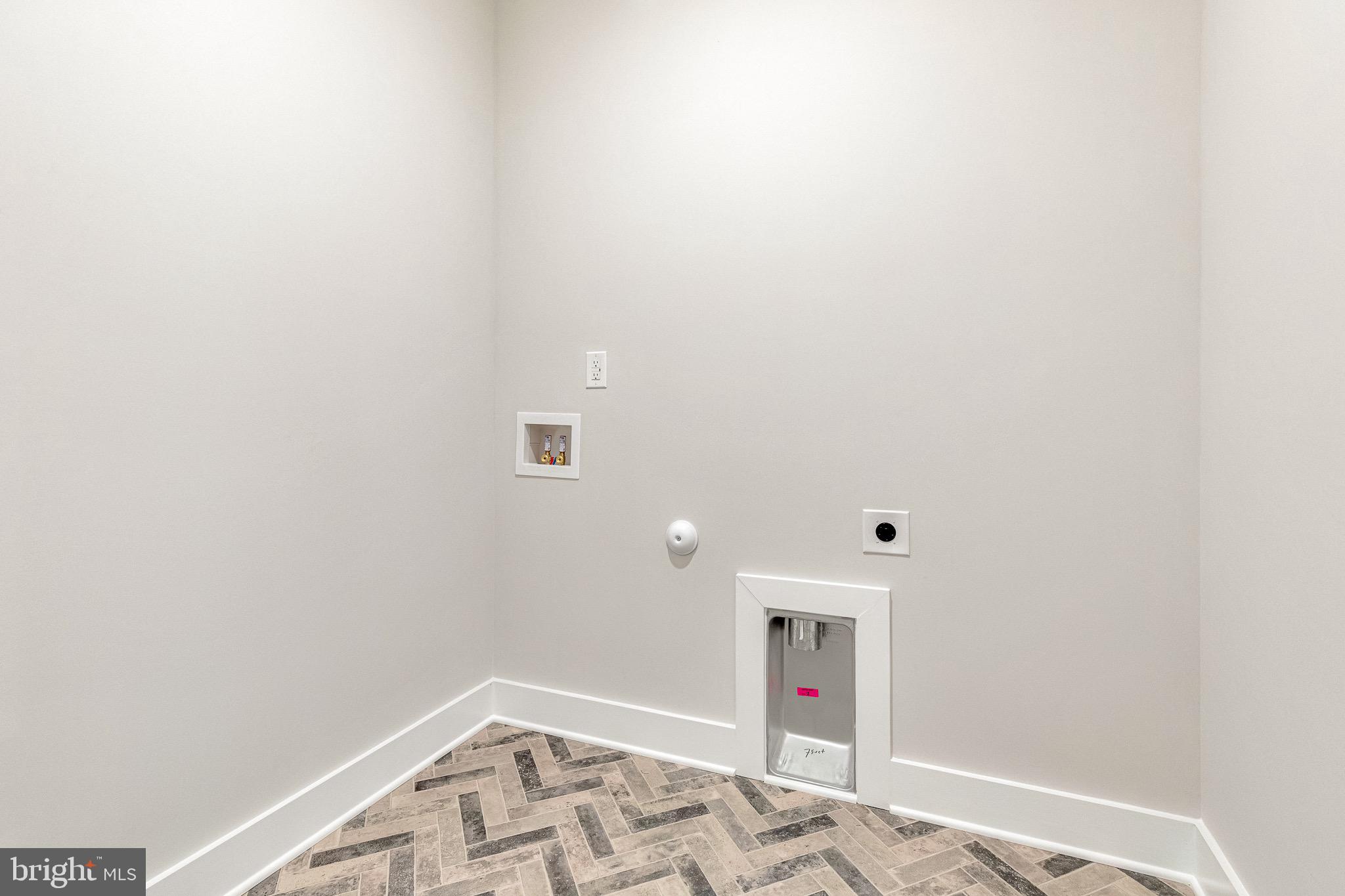 HOBBS HOLE GOLF COURSE - Residential