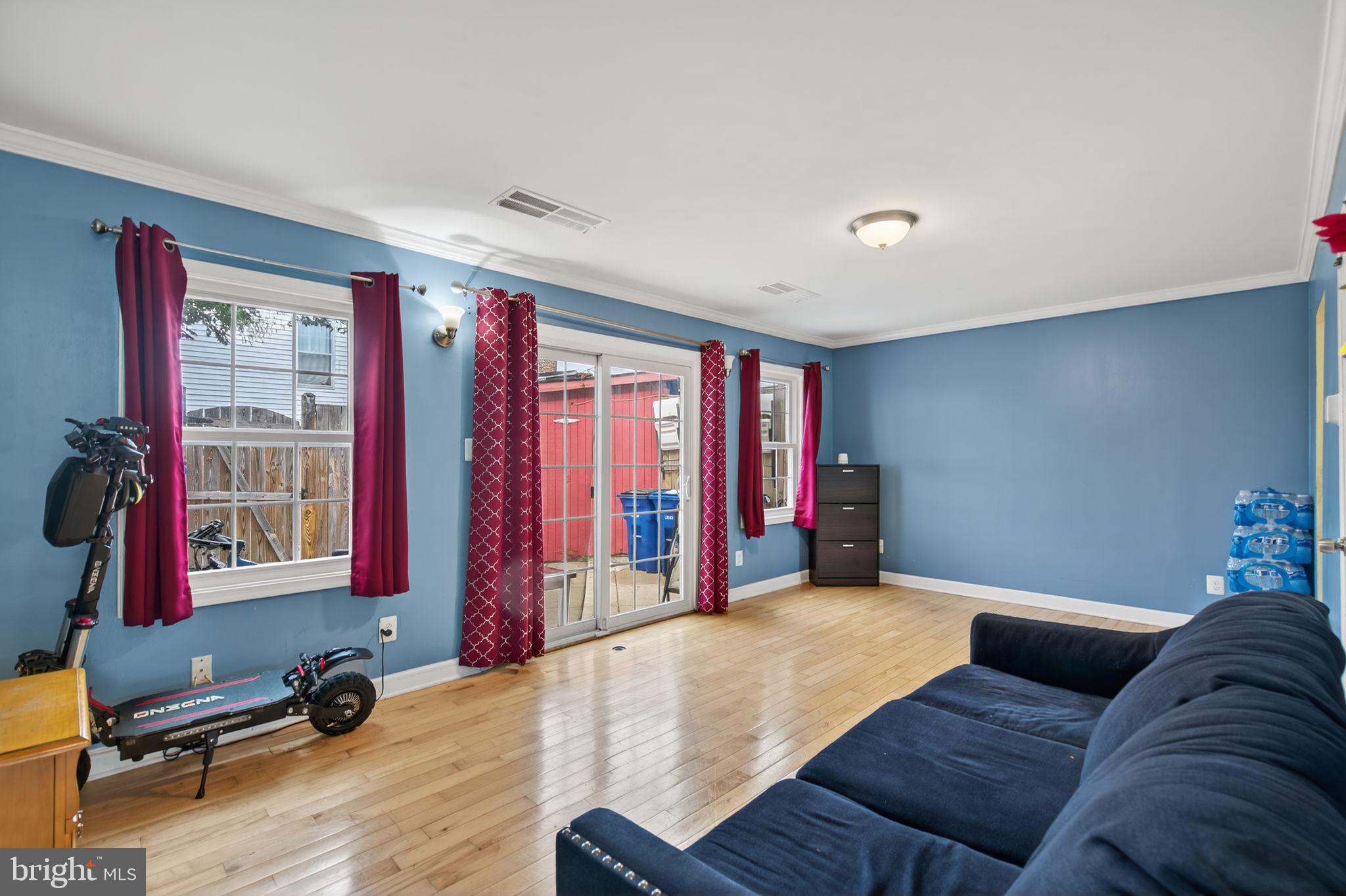 DULLES PARK TOWNHOUSES - Residential