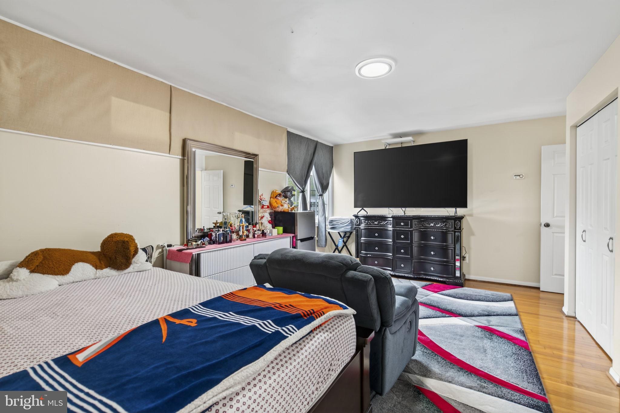 DULLES PARK TOWNHOUSES - Residential