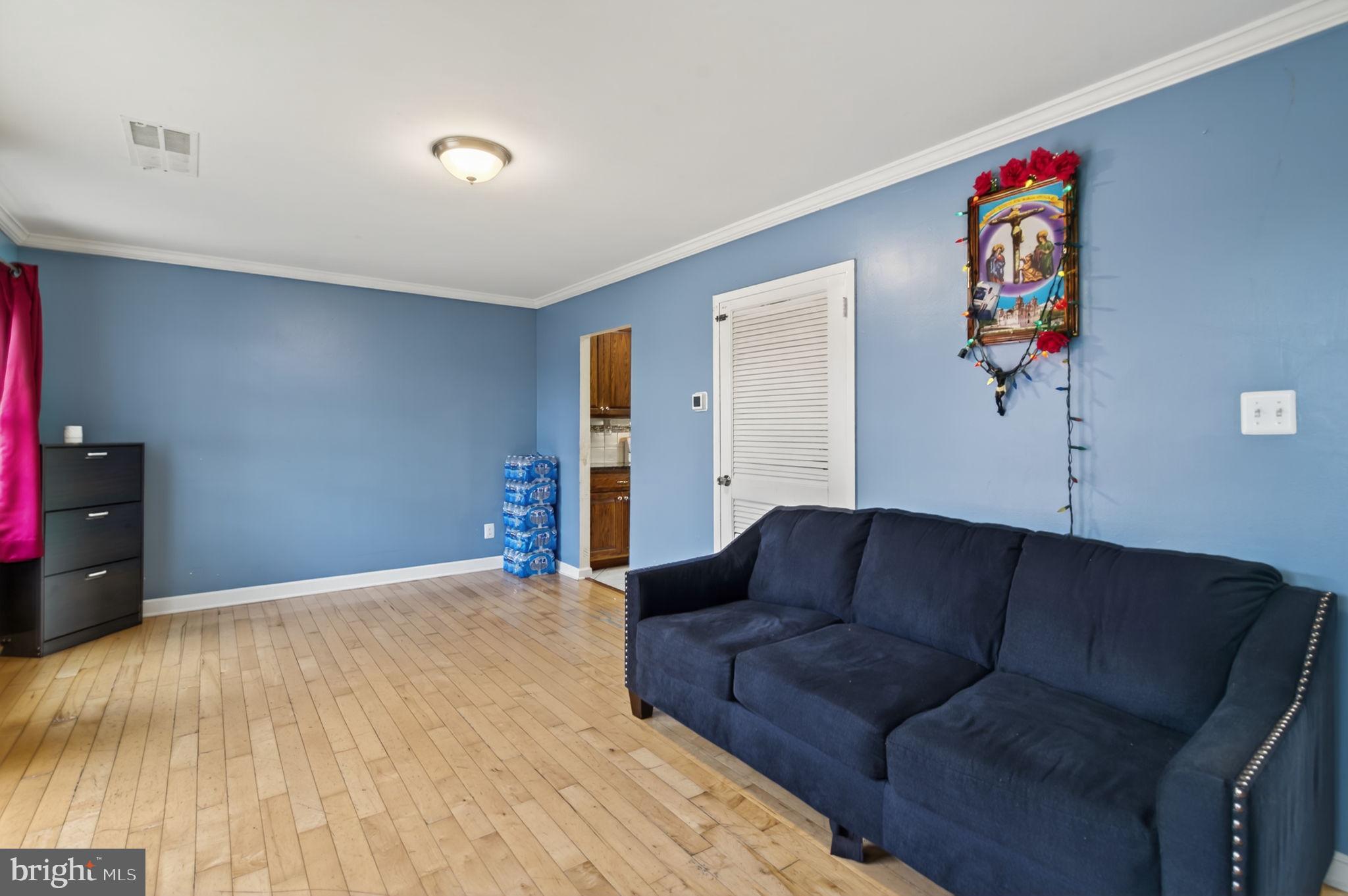 DULLES PARK TOWNHOUSES - Residential