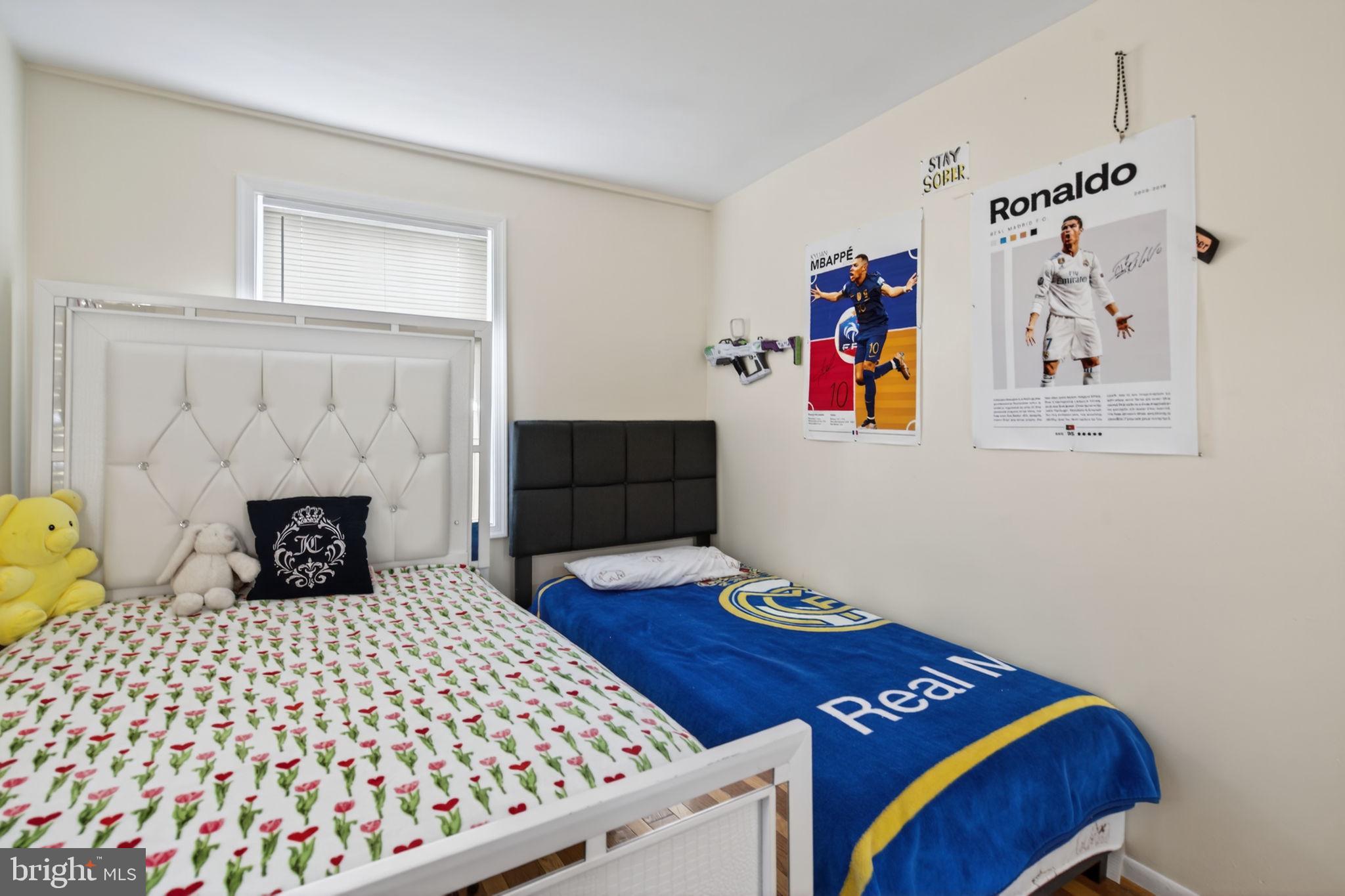 DULLES PARK TOWNHOUSES - Residential