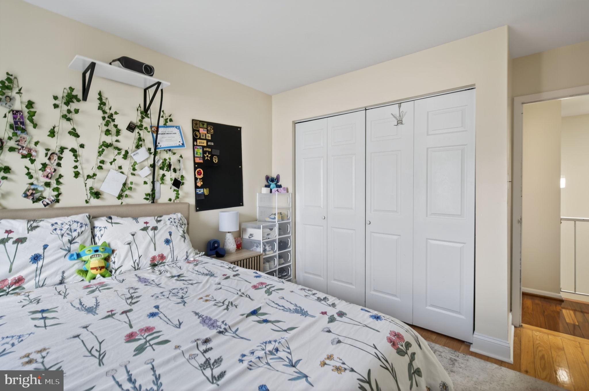 DULLES PARK TOWNHOUSES - Residential