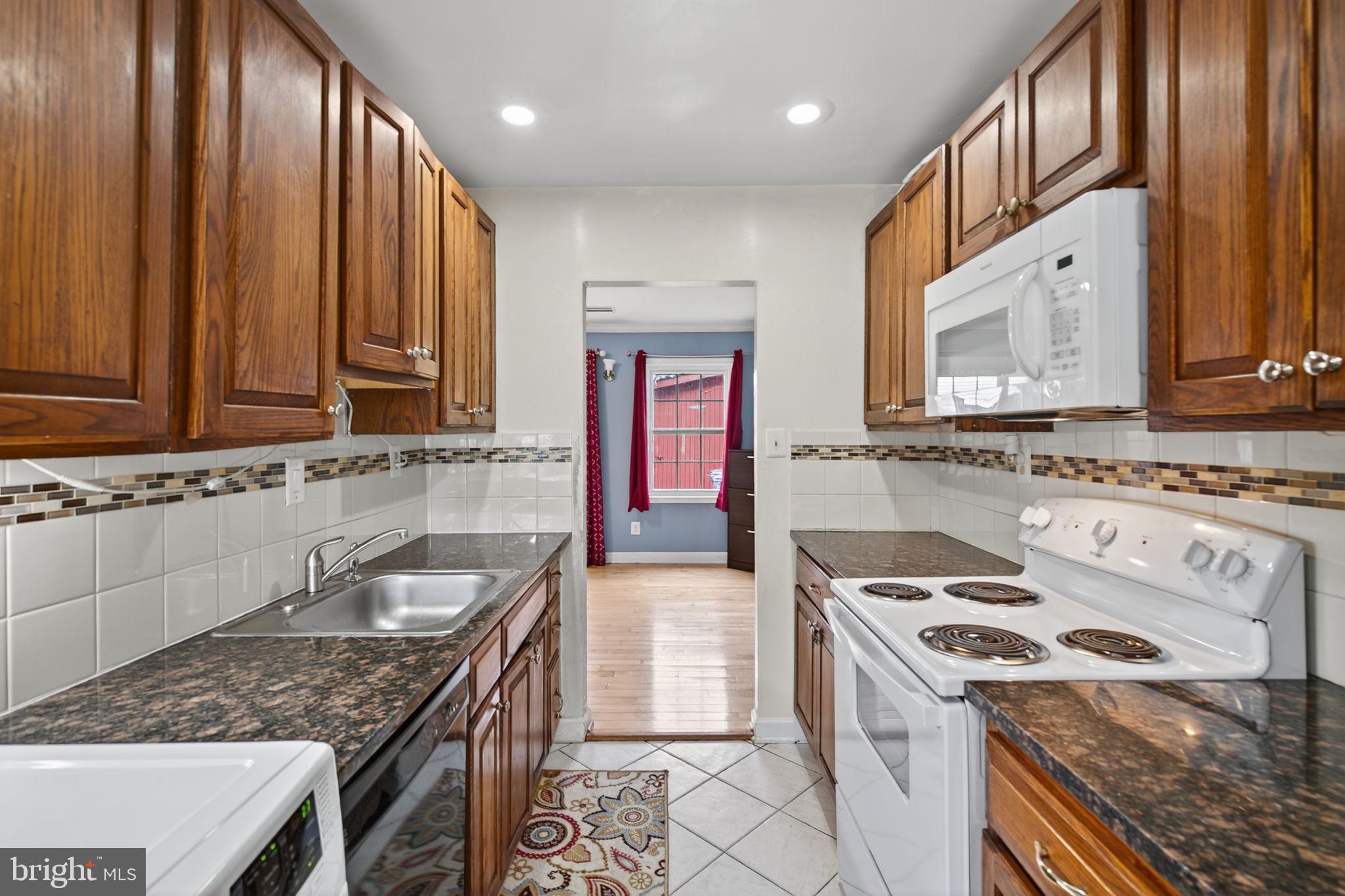 DULLES PARK TOWNHOUSES - Residential