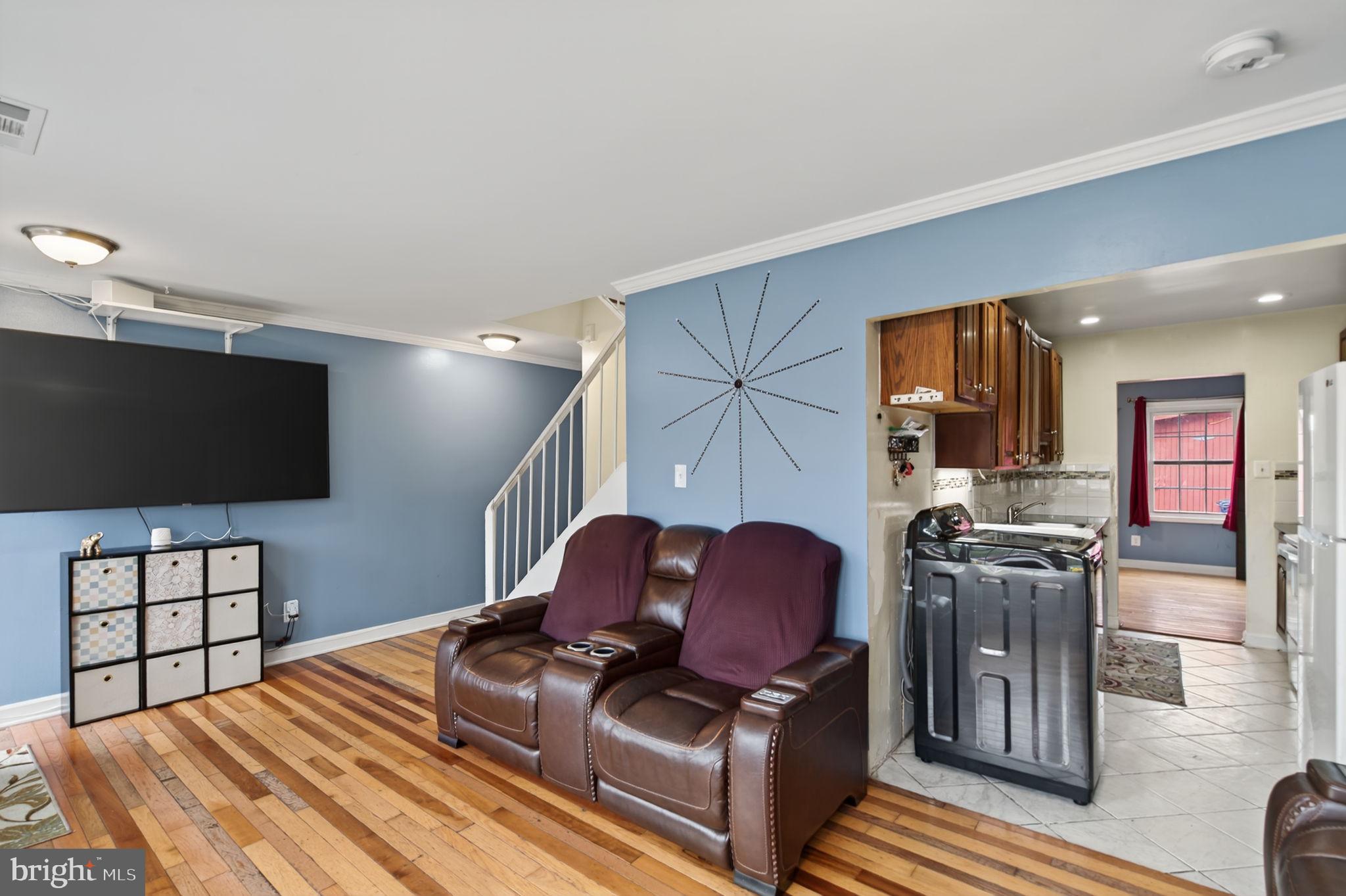 DULLES PARK TOWNHOUSES - Residential