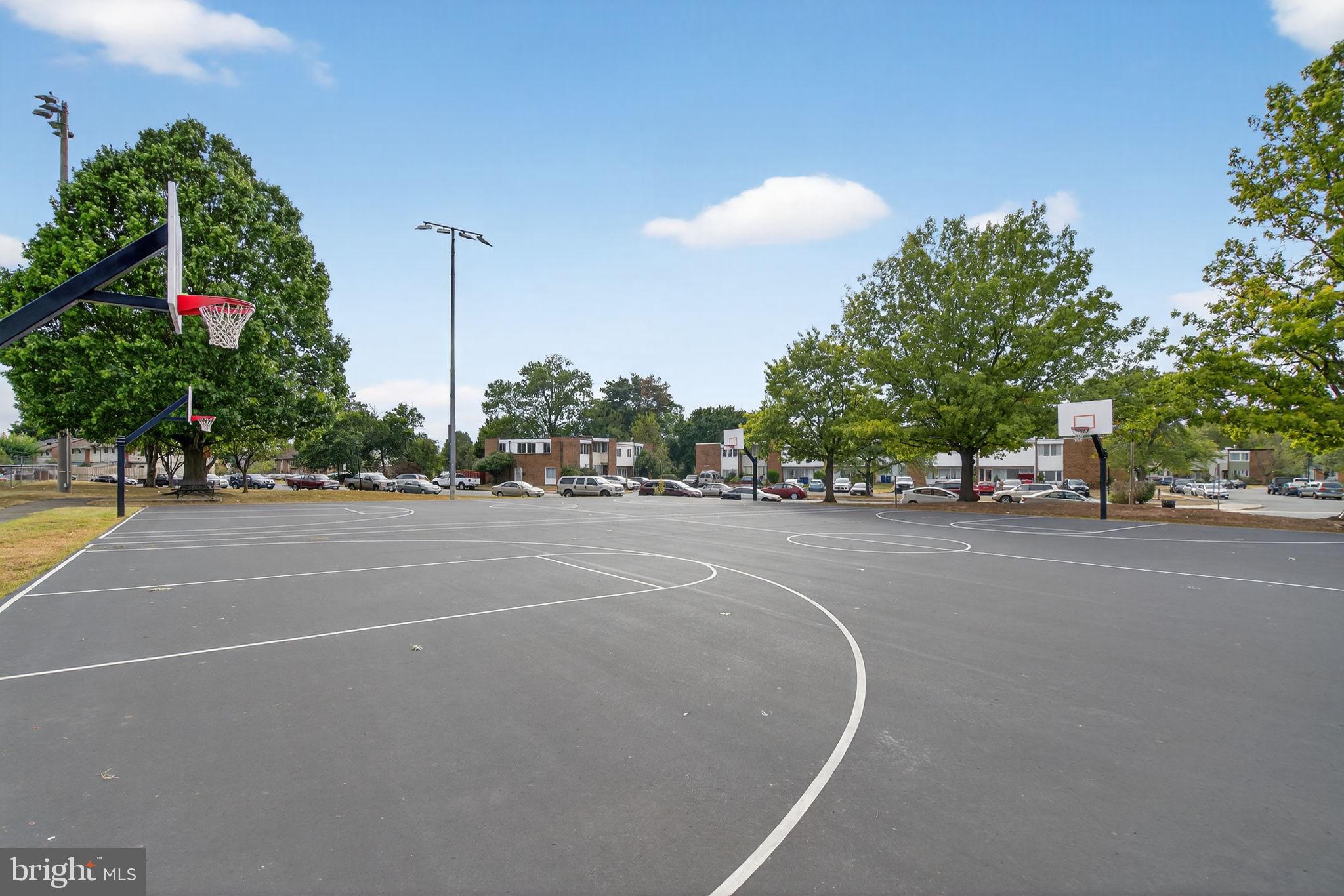 DULLES PARK TOWNHOUSES - Residential
