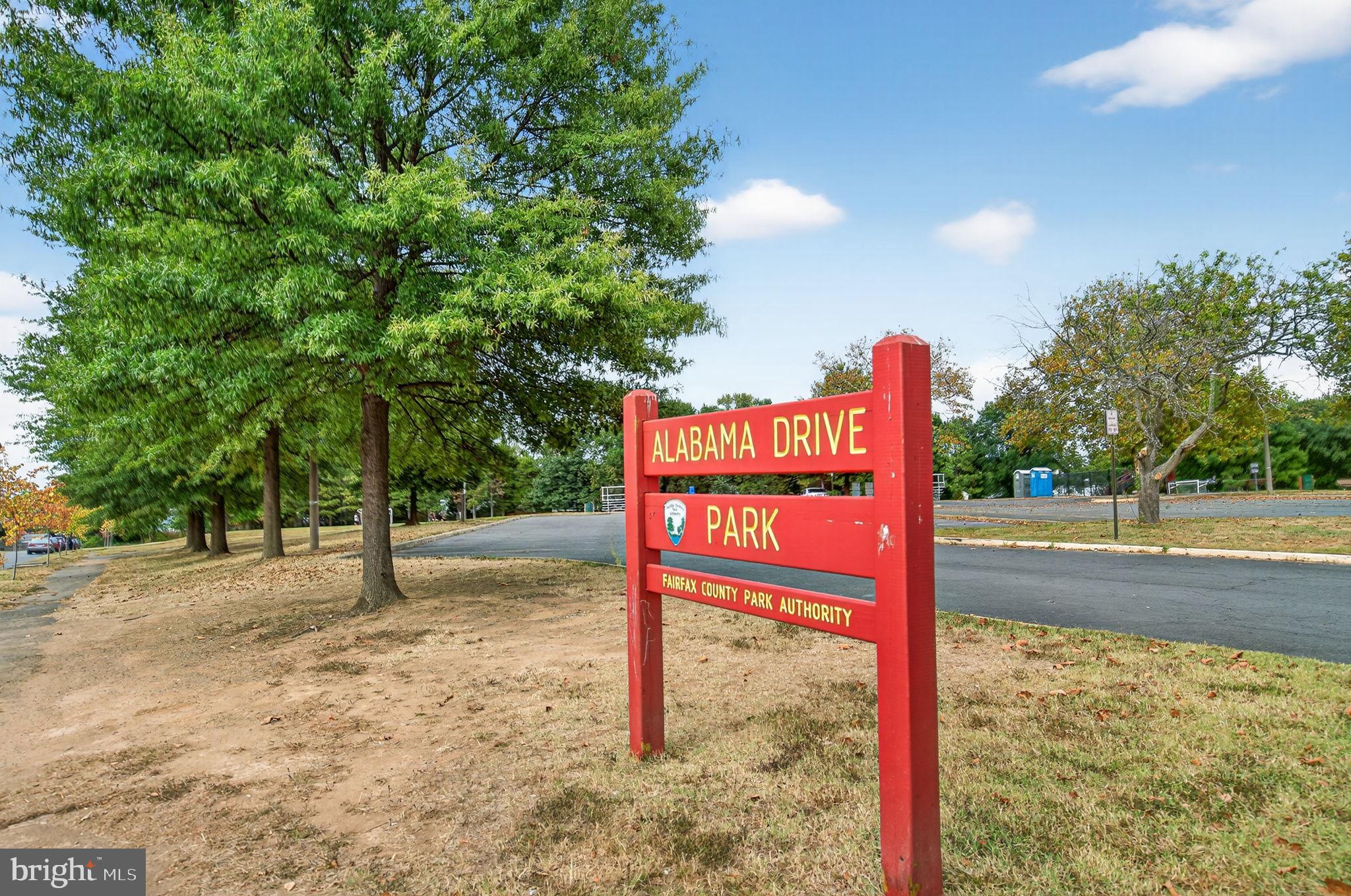 DULLES PARK TOWNHOUSES - Residential