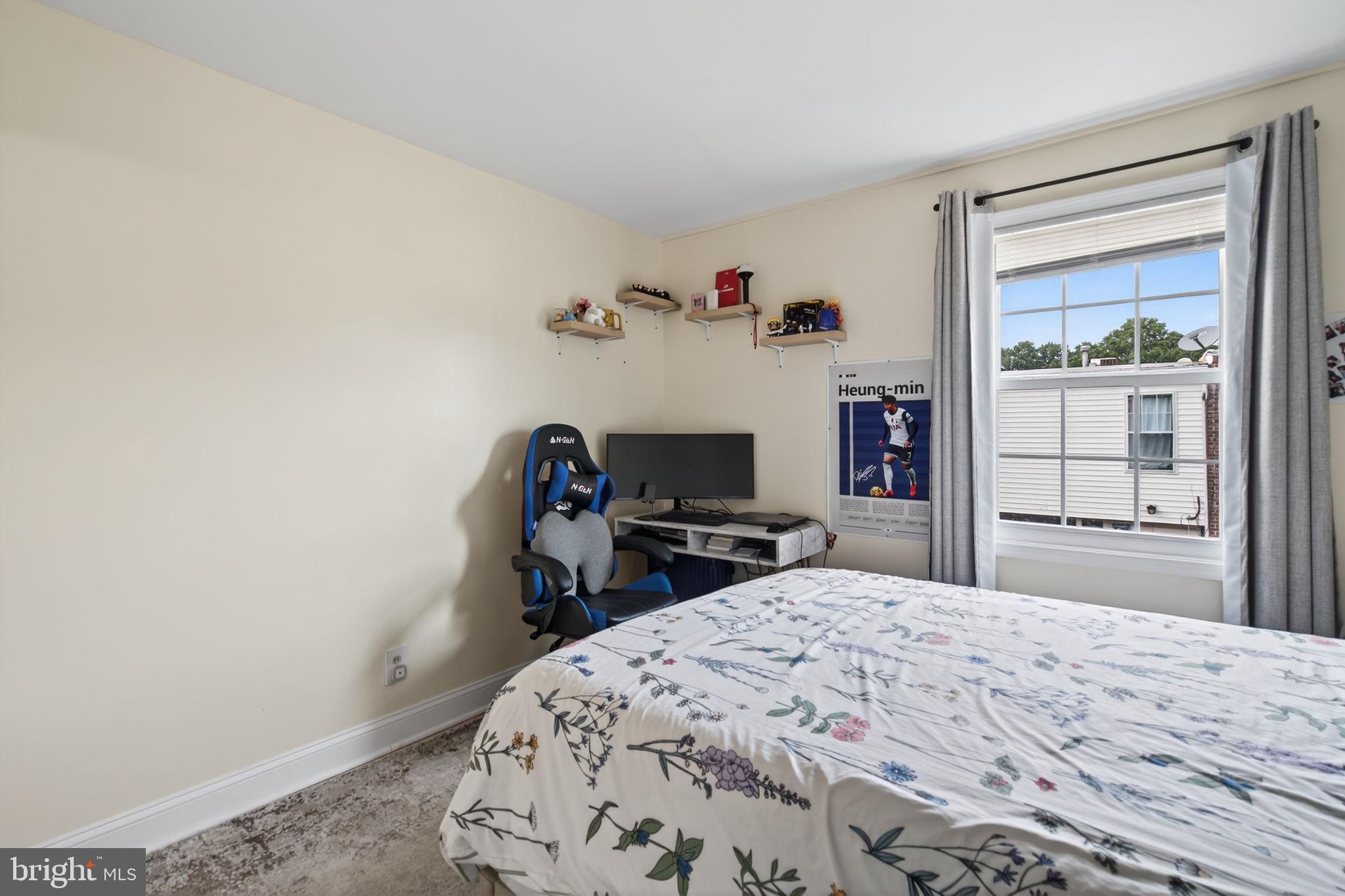 DULLES PARK TOWNHOUSES - Residential