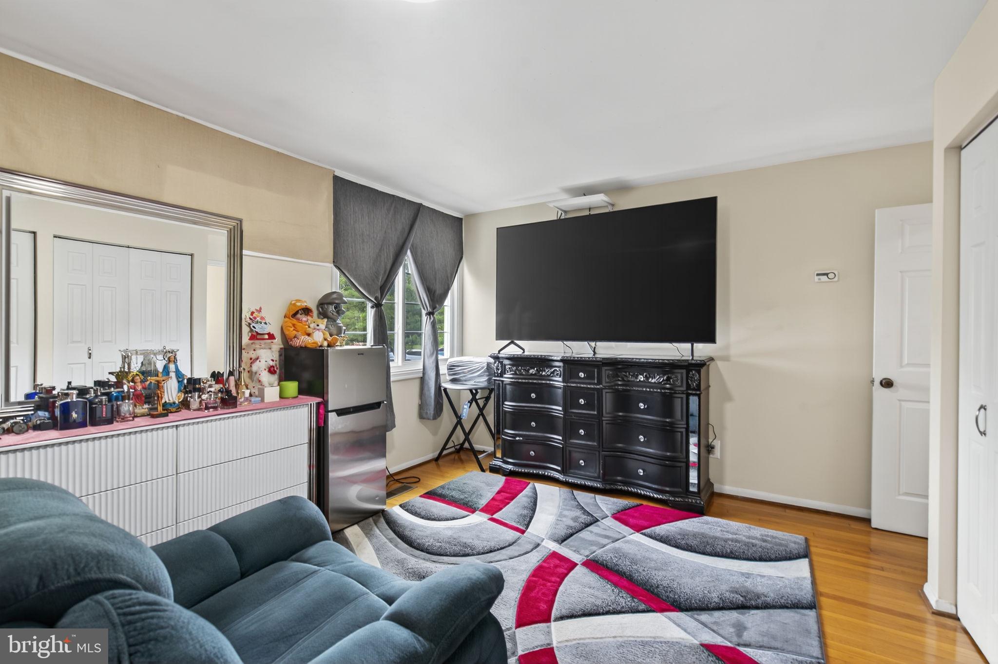 DULLES PARK TOWNHOUSES - Residential