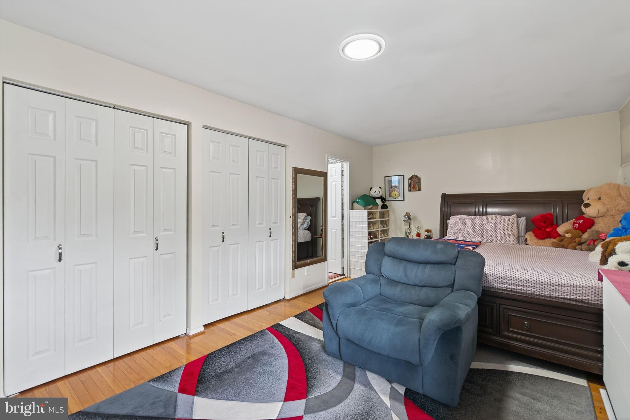 DULLES PARK TOWNHOUSES - Residential