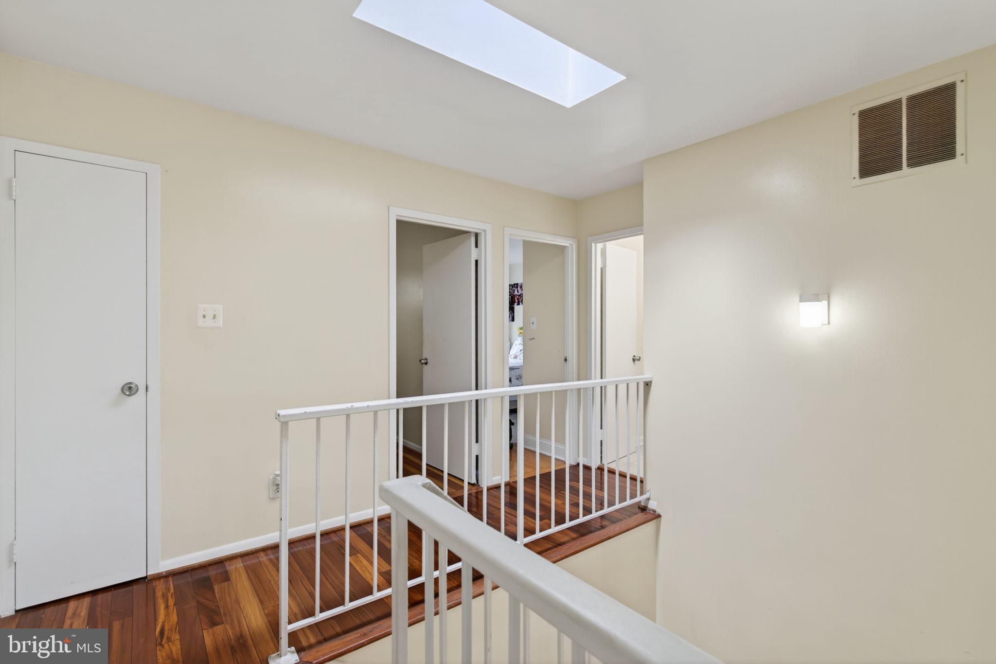 DULLES PARK TOWNHOUSES - Residential