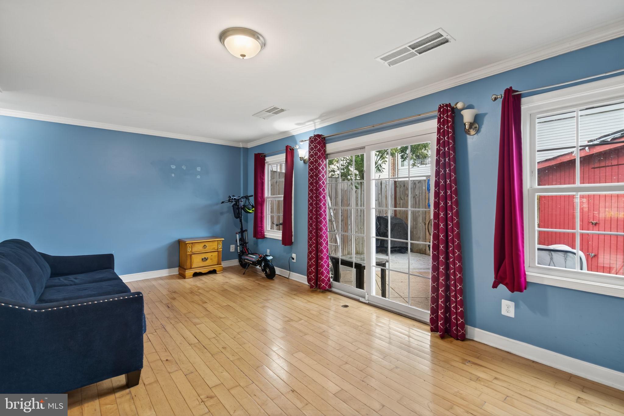 DULLES PARK TOWNHOUSES - Residential