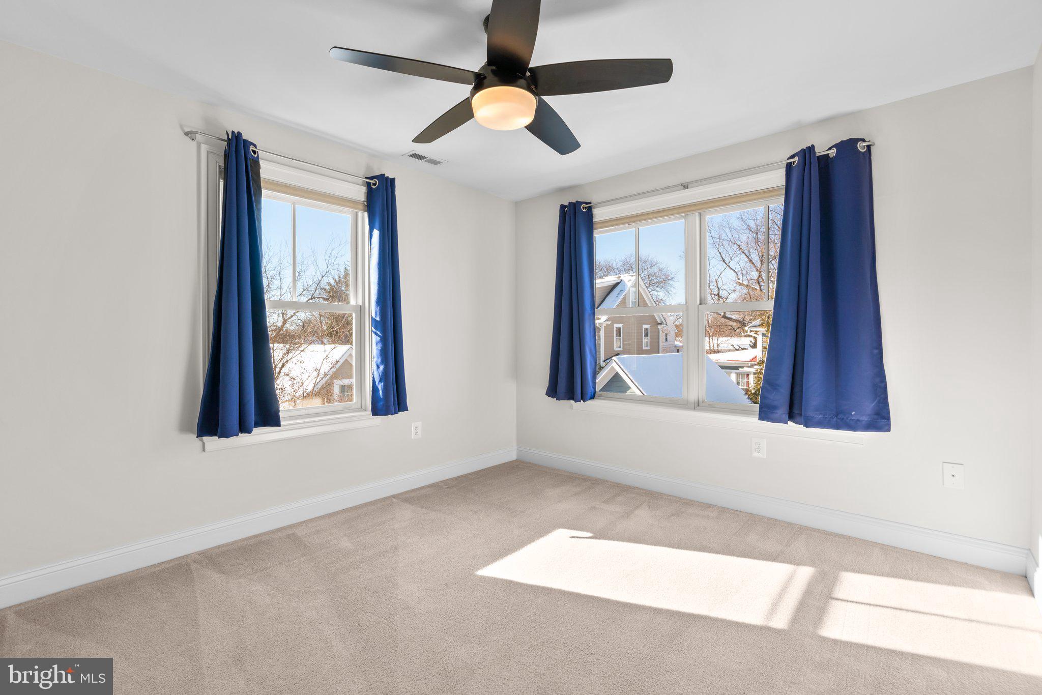 WOODSIDE - Residential