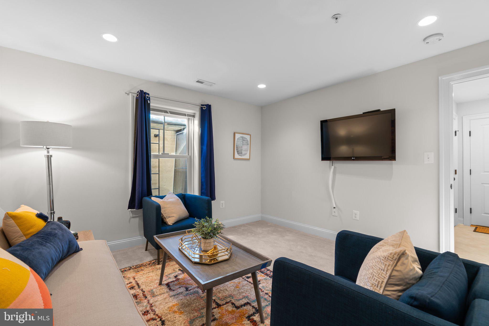 WOODSIDE - Residential