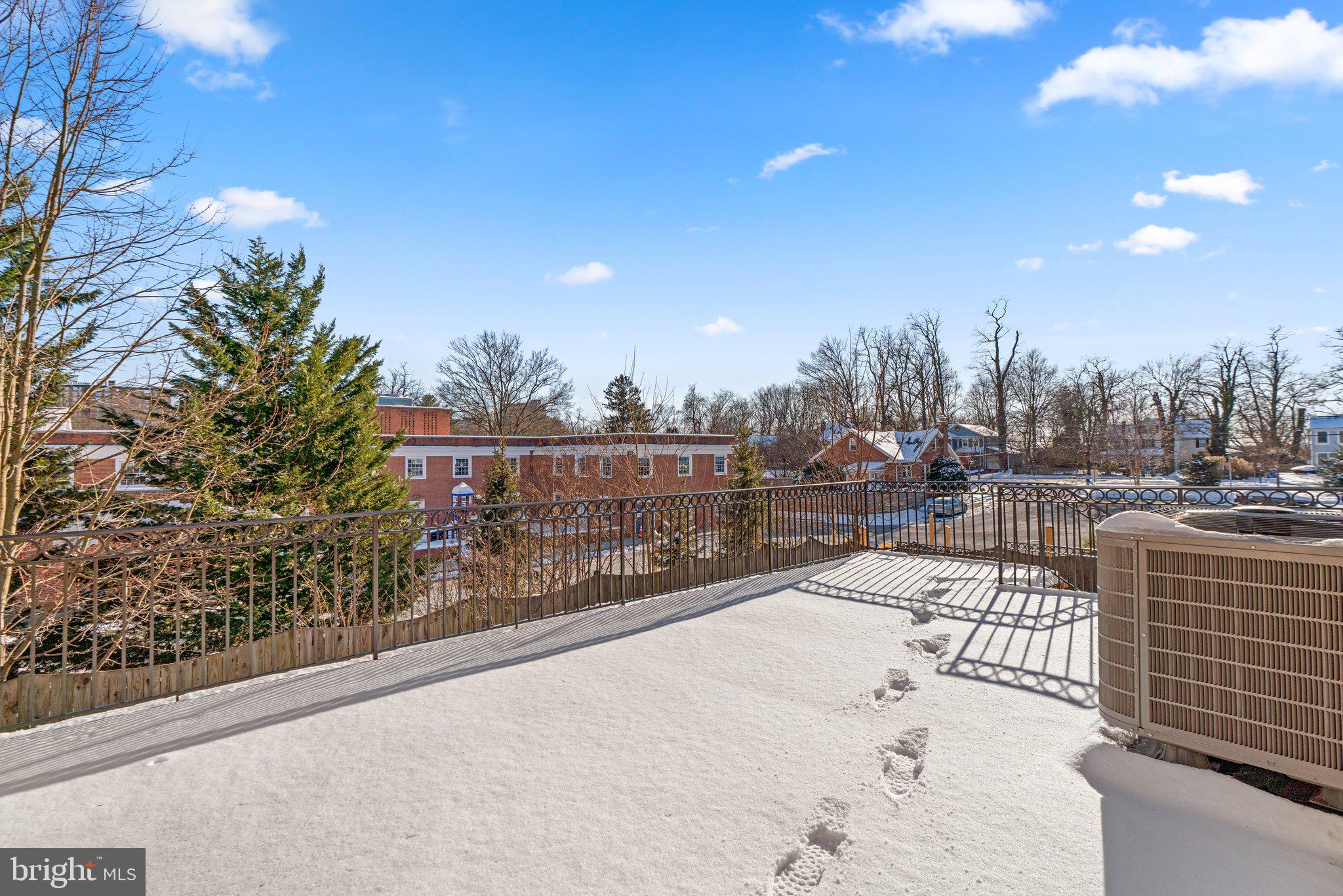 WOODSIDE - Residential