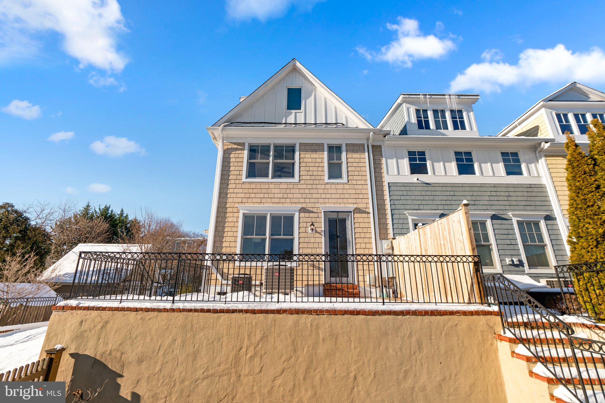 WOODSIDE - Residential