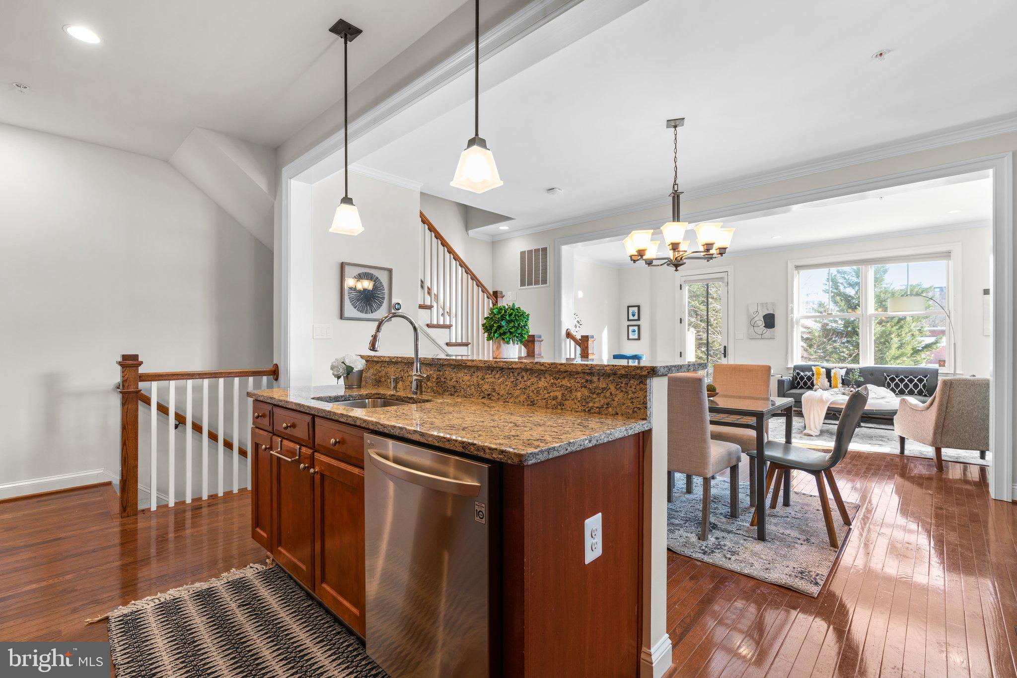 WOODSIDE - Residential