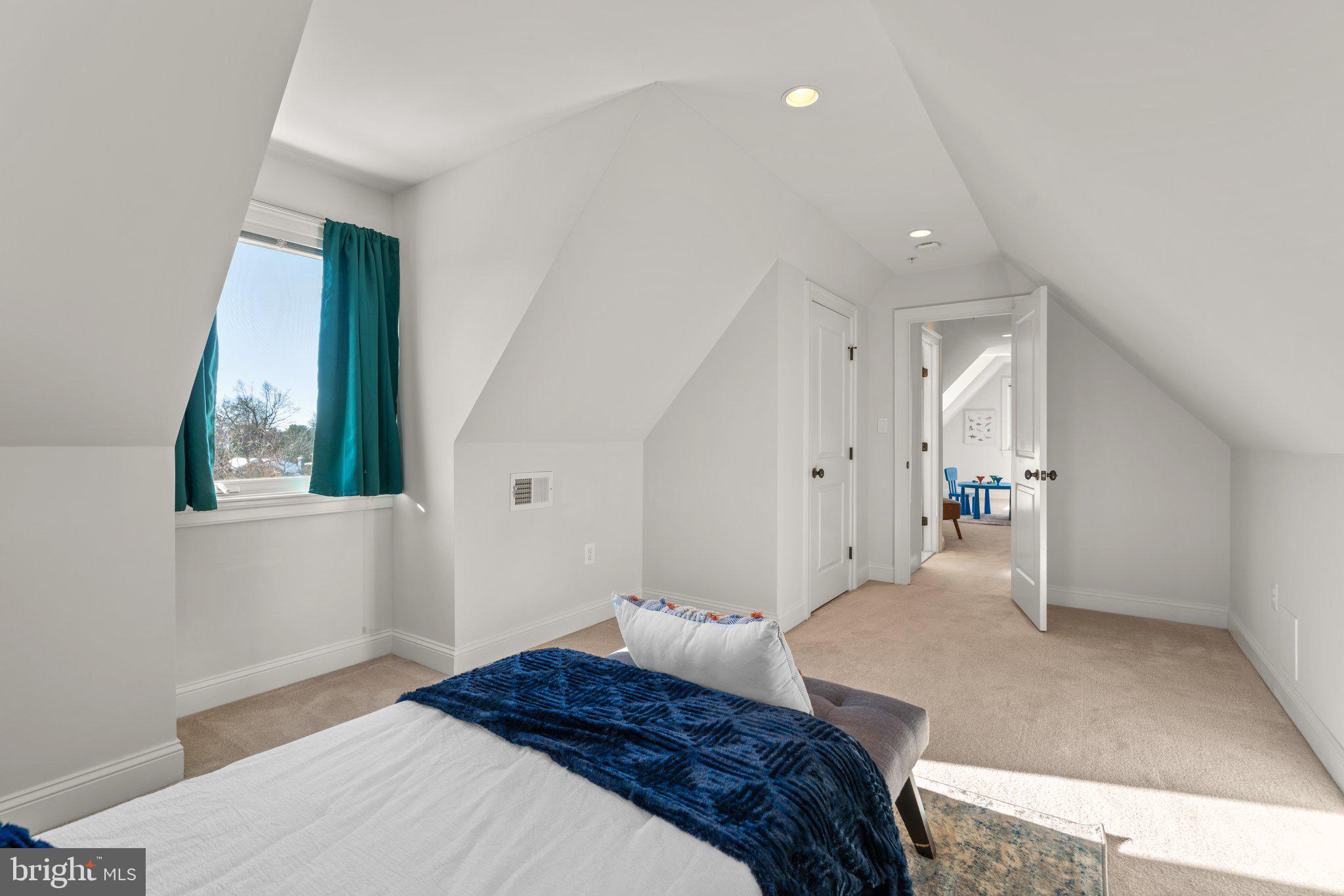 WOODSIDE - Residential