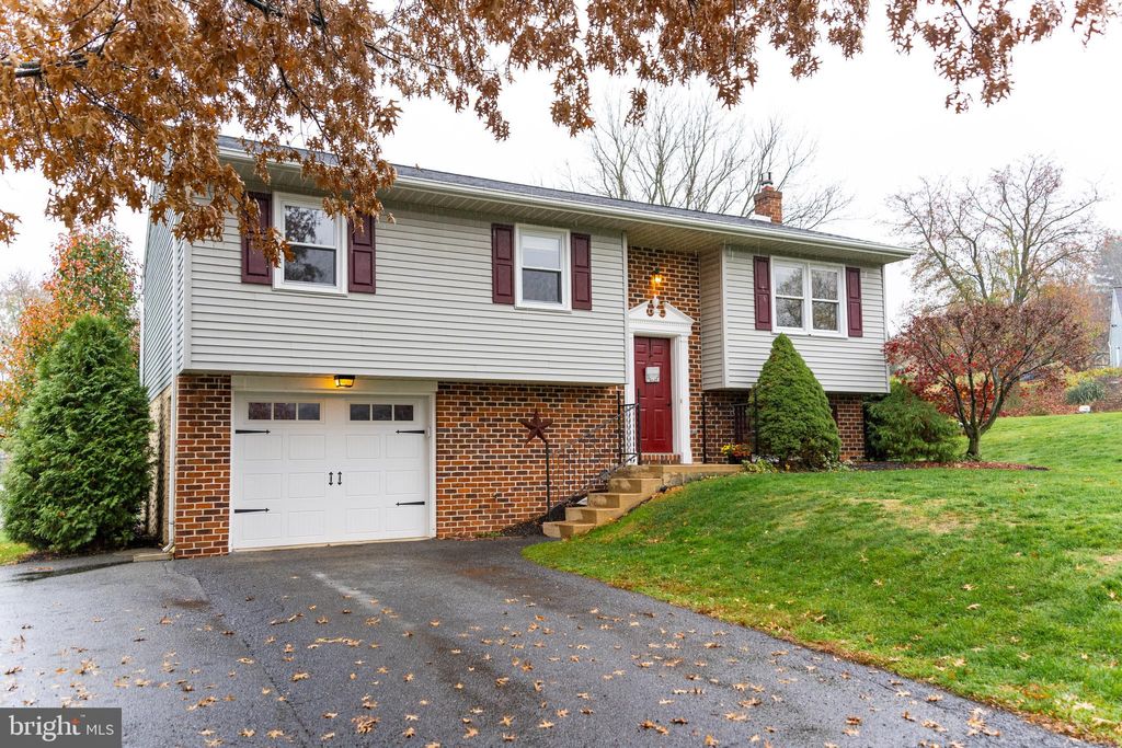 Photo of 725 WEBSTER HILL RD, LITITZ, PA 17543 (MLS # PALA2029338)