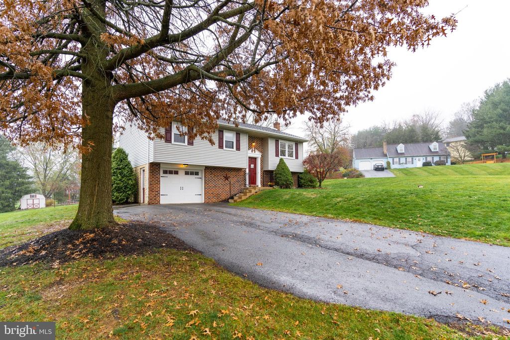 Photo of 725 WEBSTER HILL RD, LITITZ, PA 17543 (MLS # PALA2029338)