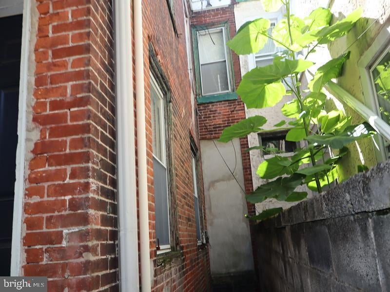 811 N HOLLY STREET
