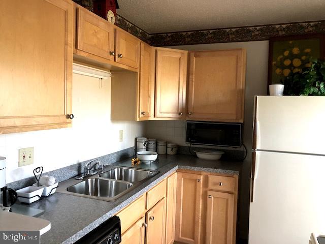 LAKEVIEW PEDESTAL HOMES - Residential