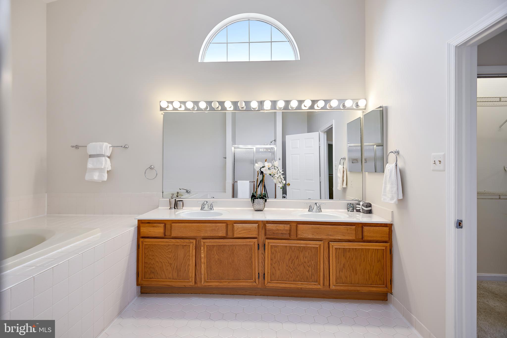 CHESTNUT HILLS - Residential