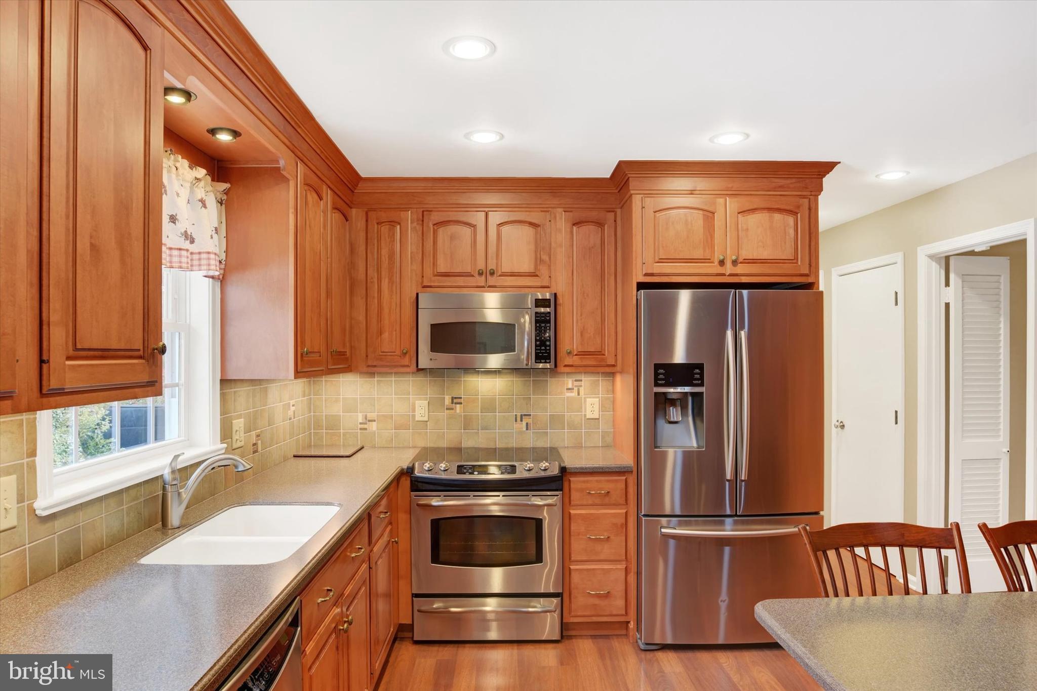 5265 DEERFIELD AVENUE