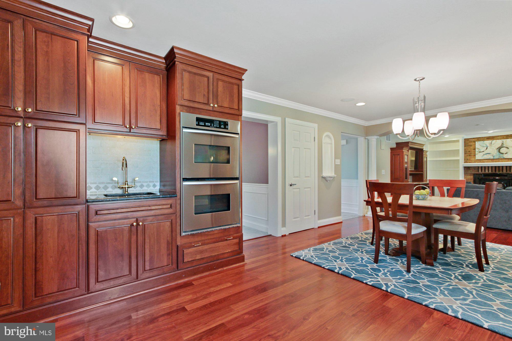 TUDOR MANOR - Residential