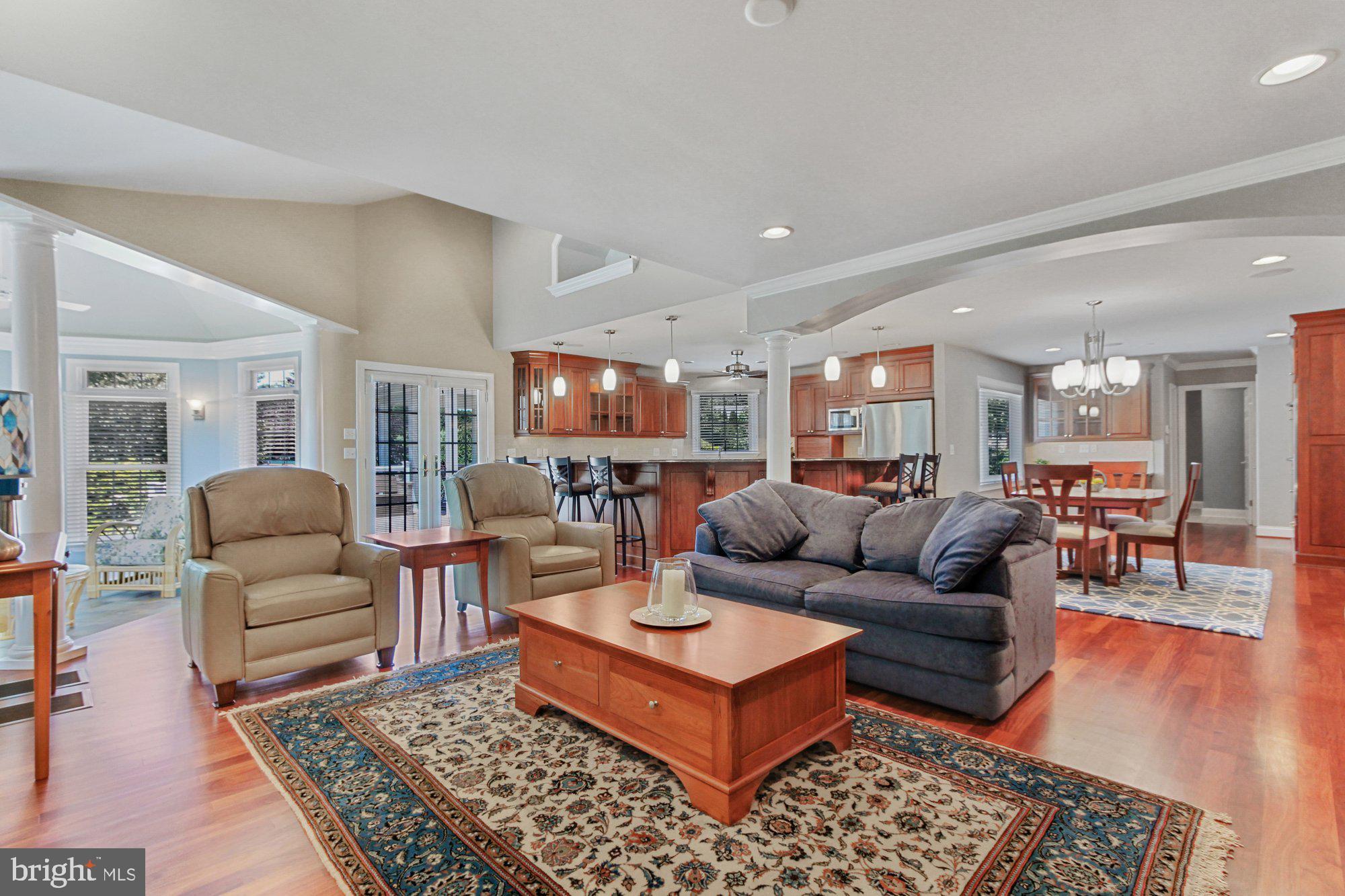 TUDOR MANOR - Residential