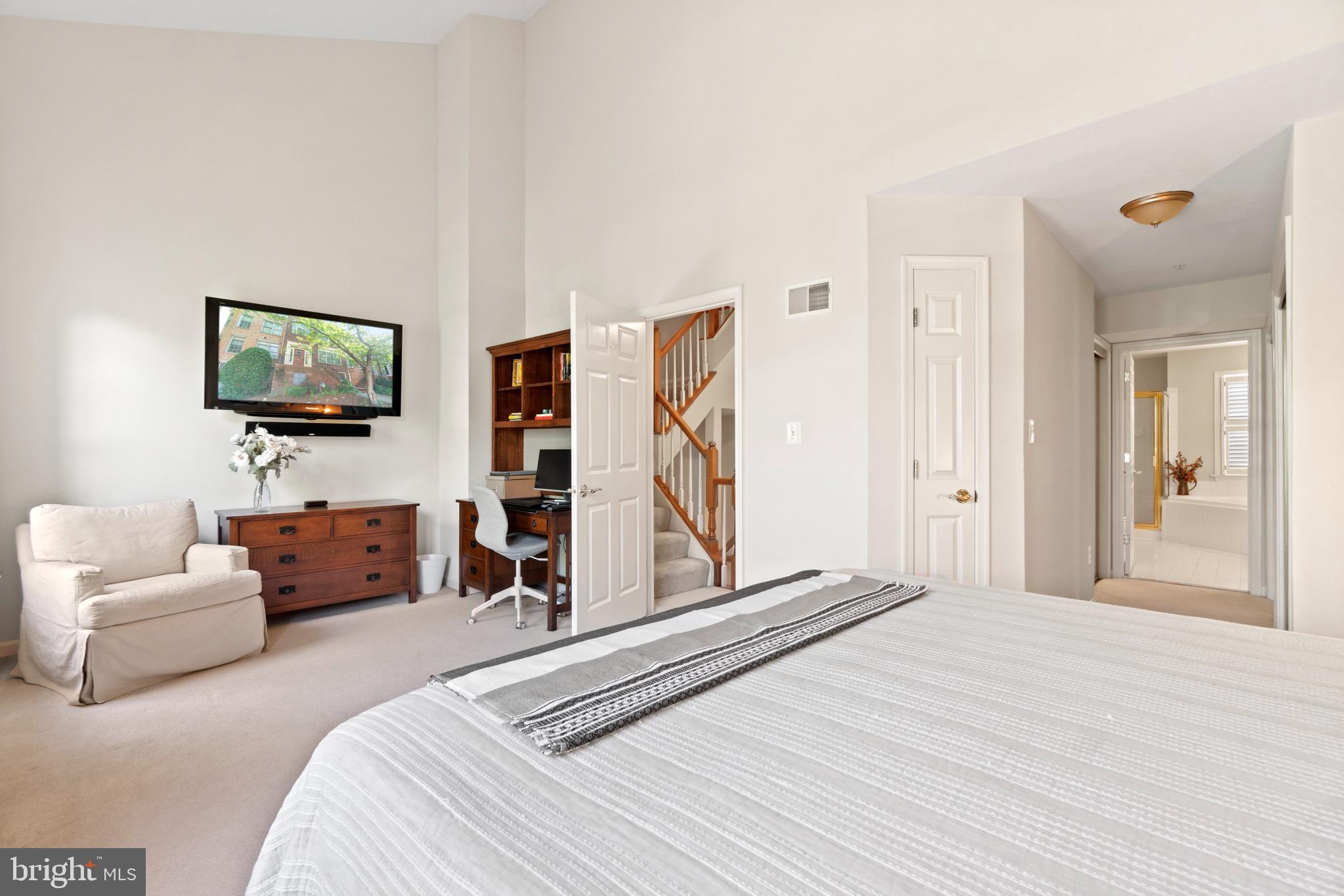 COURTS OF BALLSTON - Residential Lease