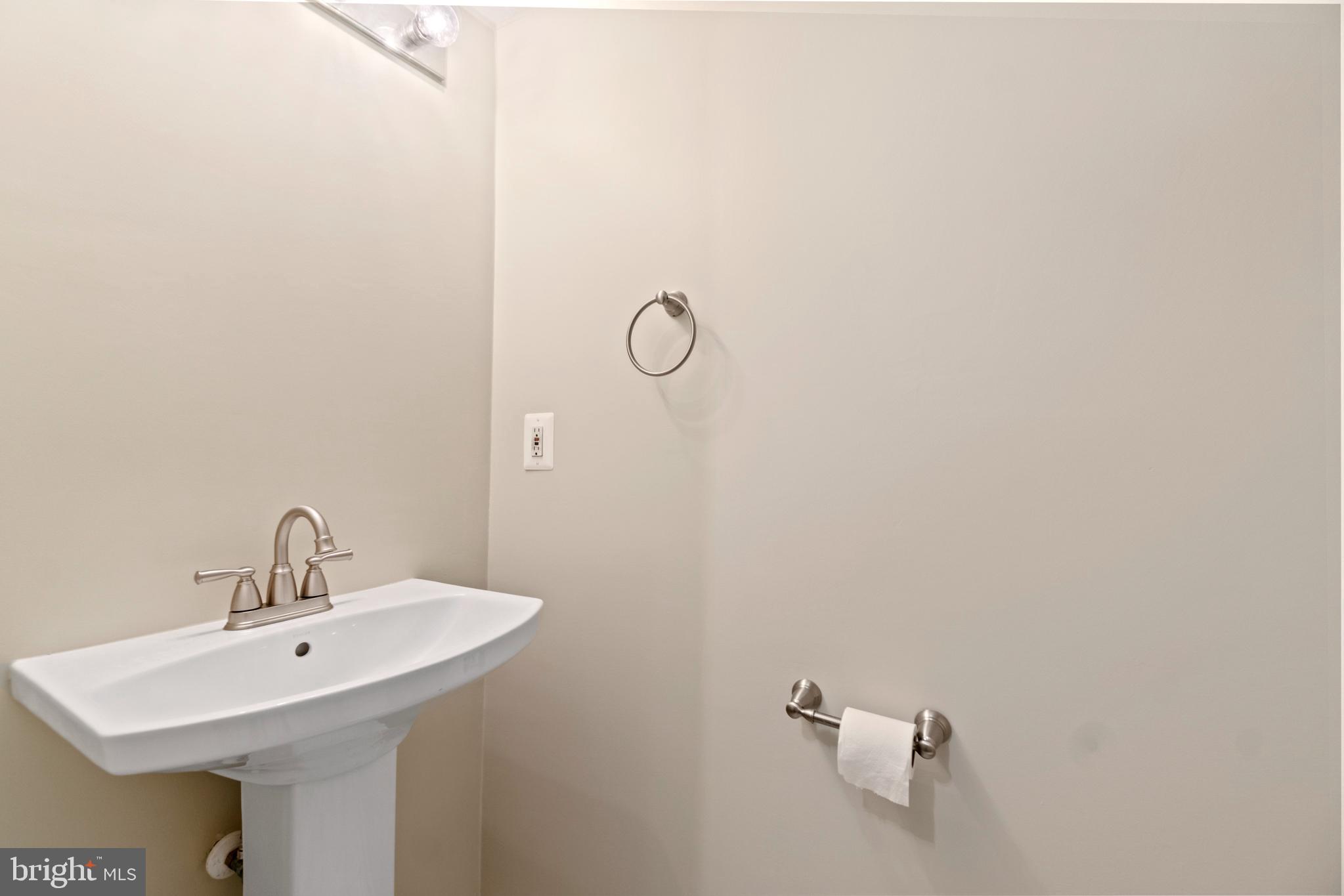 COURTS OF BALLSTON - Residential Lease