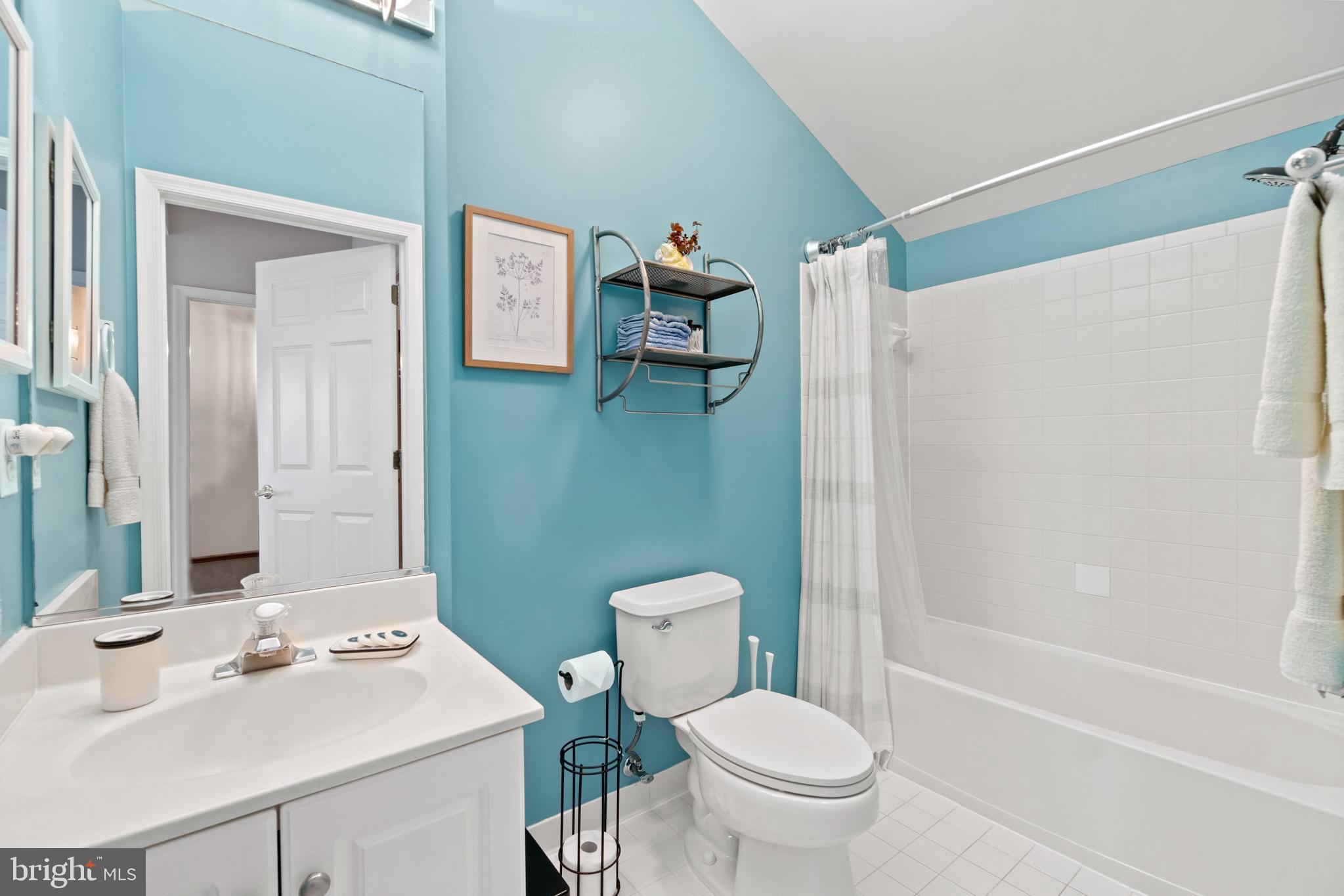 COURTS OF BALLSTON - Residential Lease