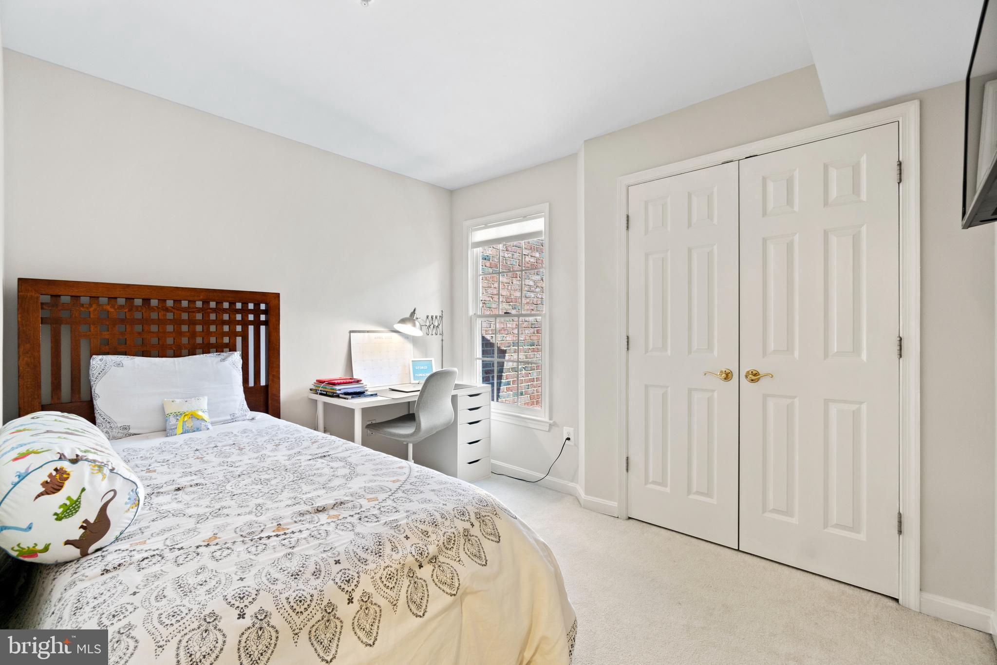 COURTS OF BALLSTON - Residential Lease