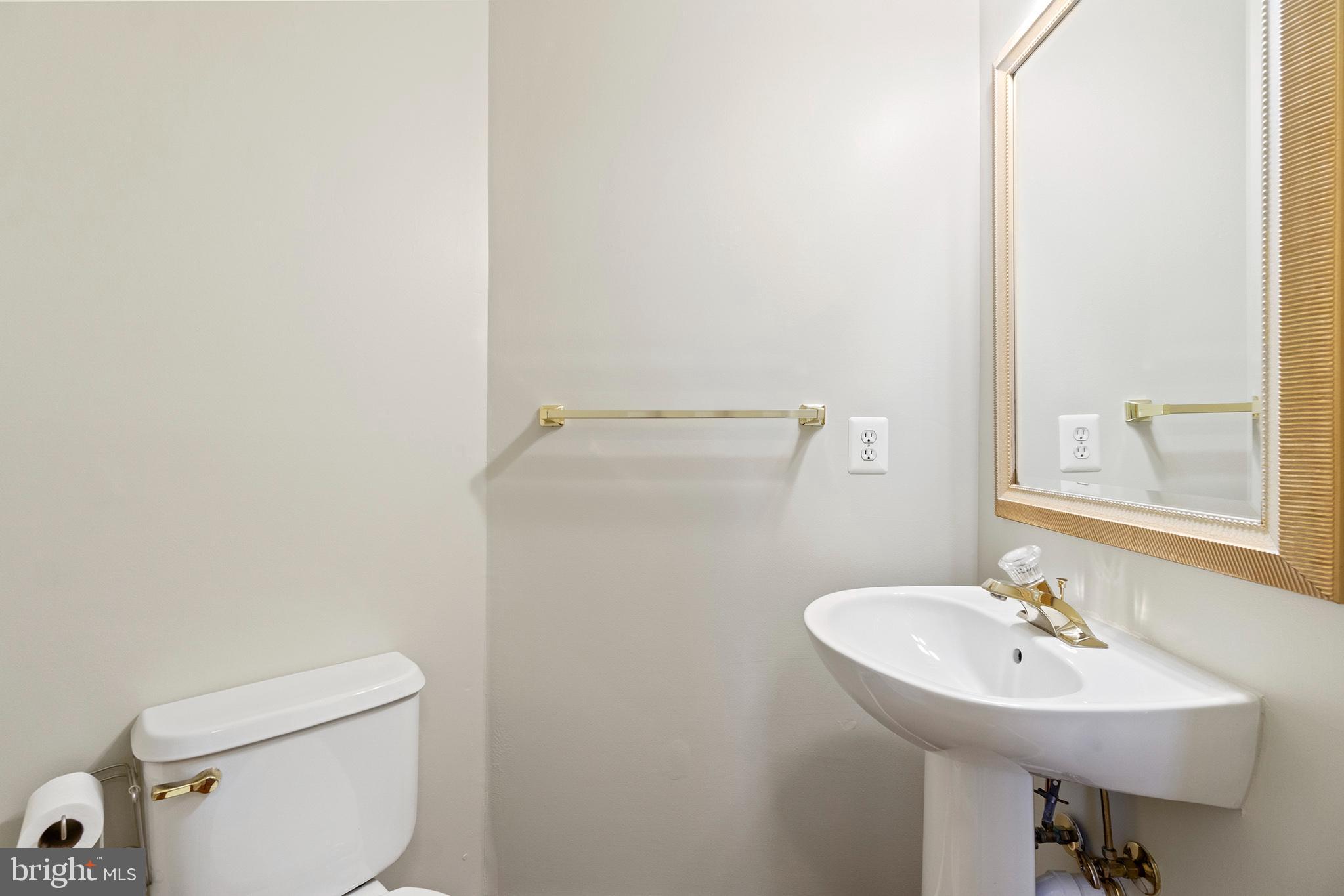 COURTS OF BALLSTON - Residential Lease