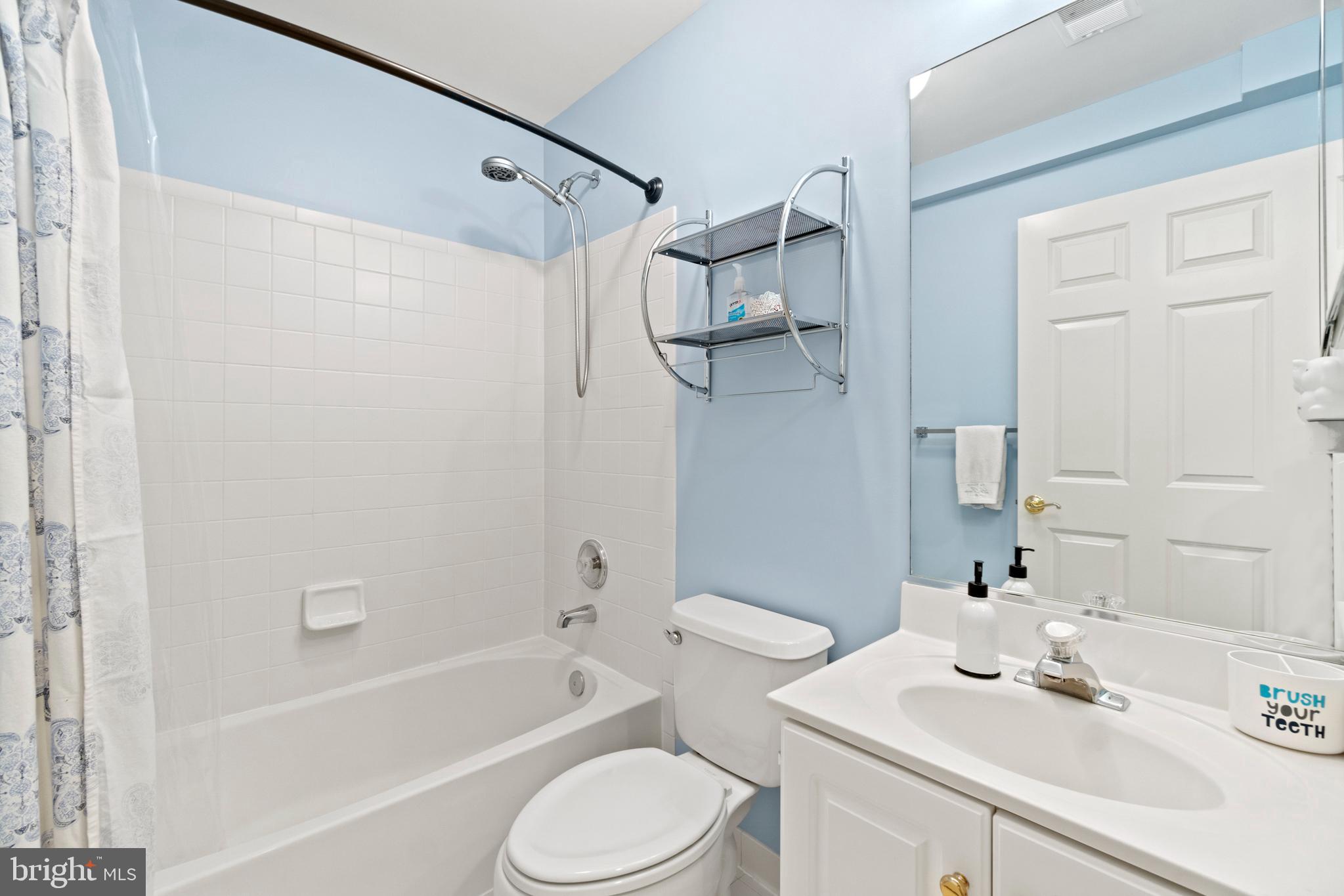 COURTS OF BALLSTON - Residential Lease