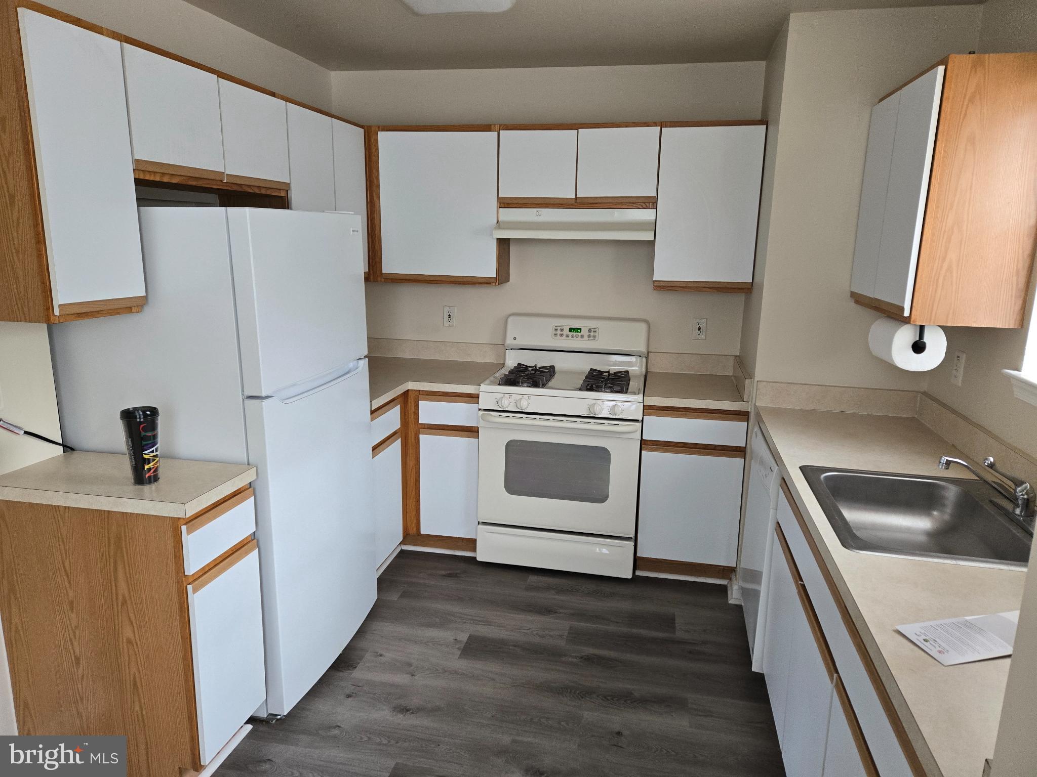 WOODLAND LAKE CONDO - Residential Lease