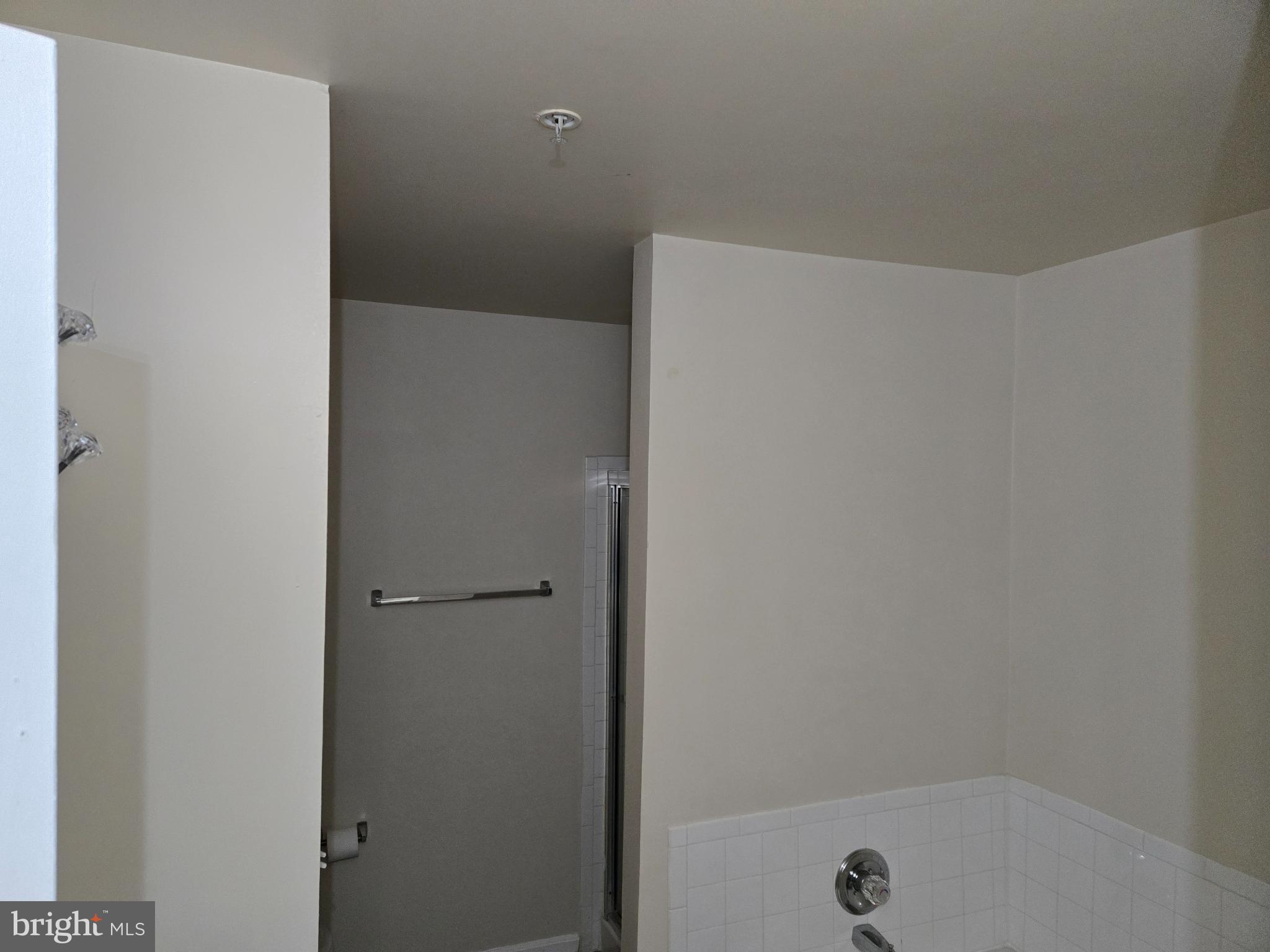 WOODLAND LAKE CONDO - Residential Lease