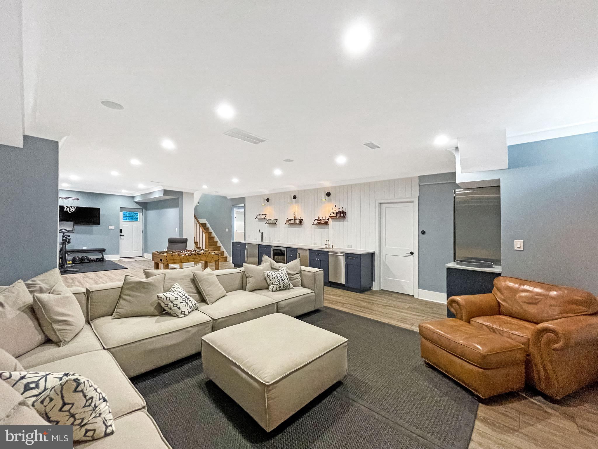 GARDEN CITY - Residential