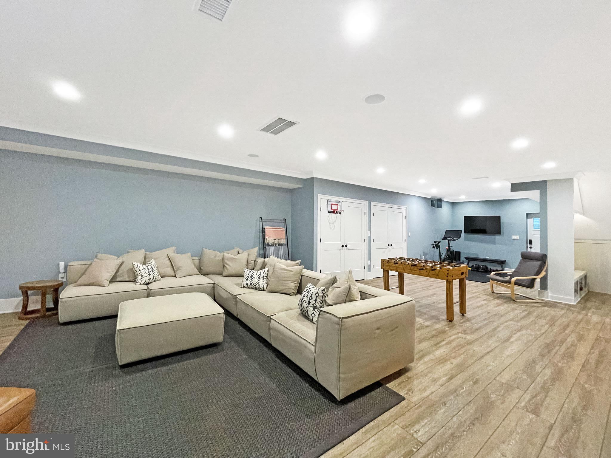 GARDEN CITY - Residential