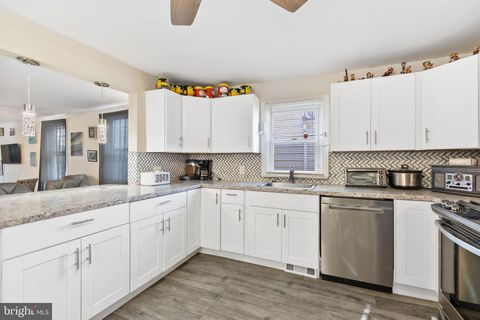 Homes For Sale - 111 Thompson Street<br/> BURLINGTON, NJ 08016